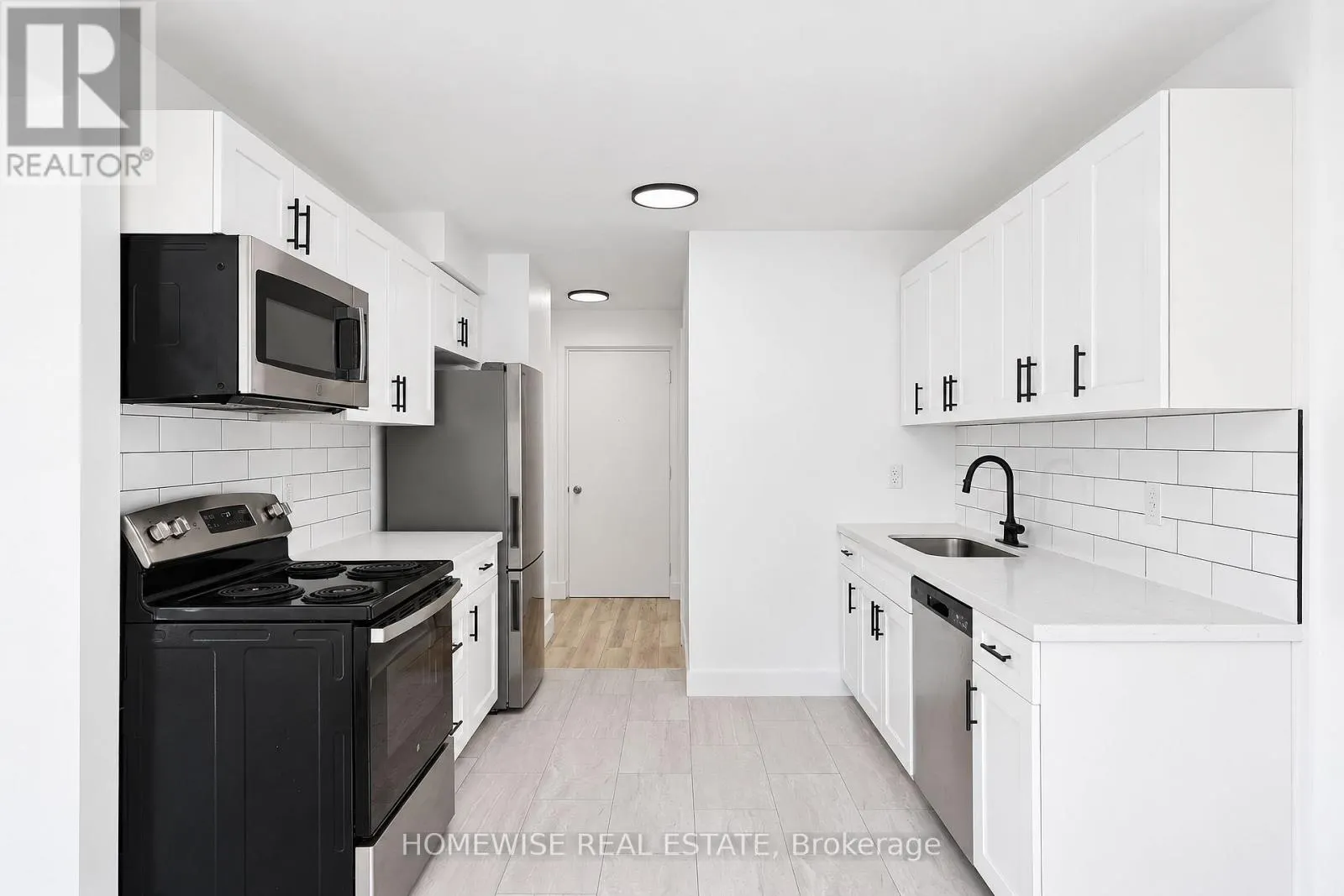 22 - 35 SWORDBILL DRIVE