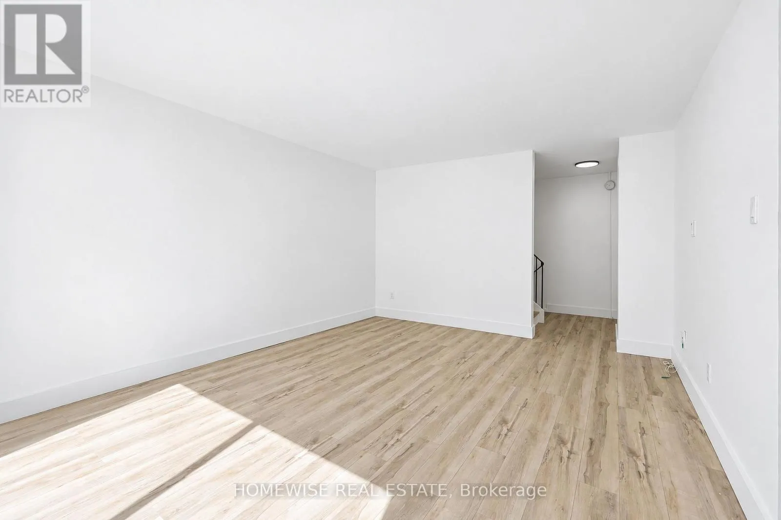 22 - 35 SWORDBILL DRIVE