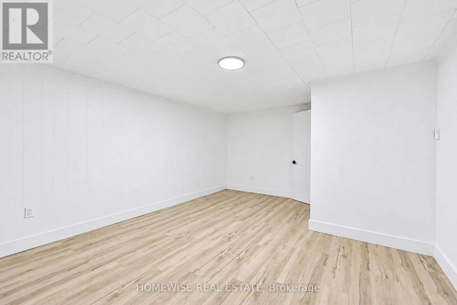 22 - 35 SWORDBILL DRIVE