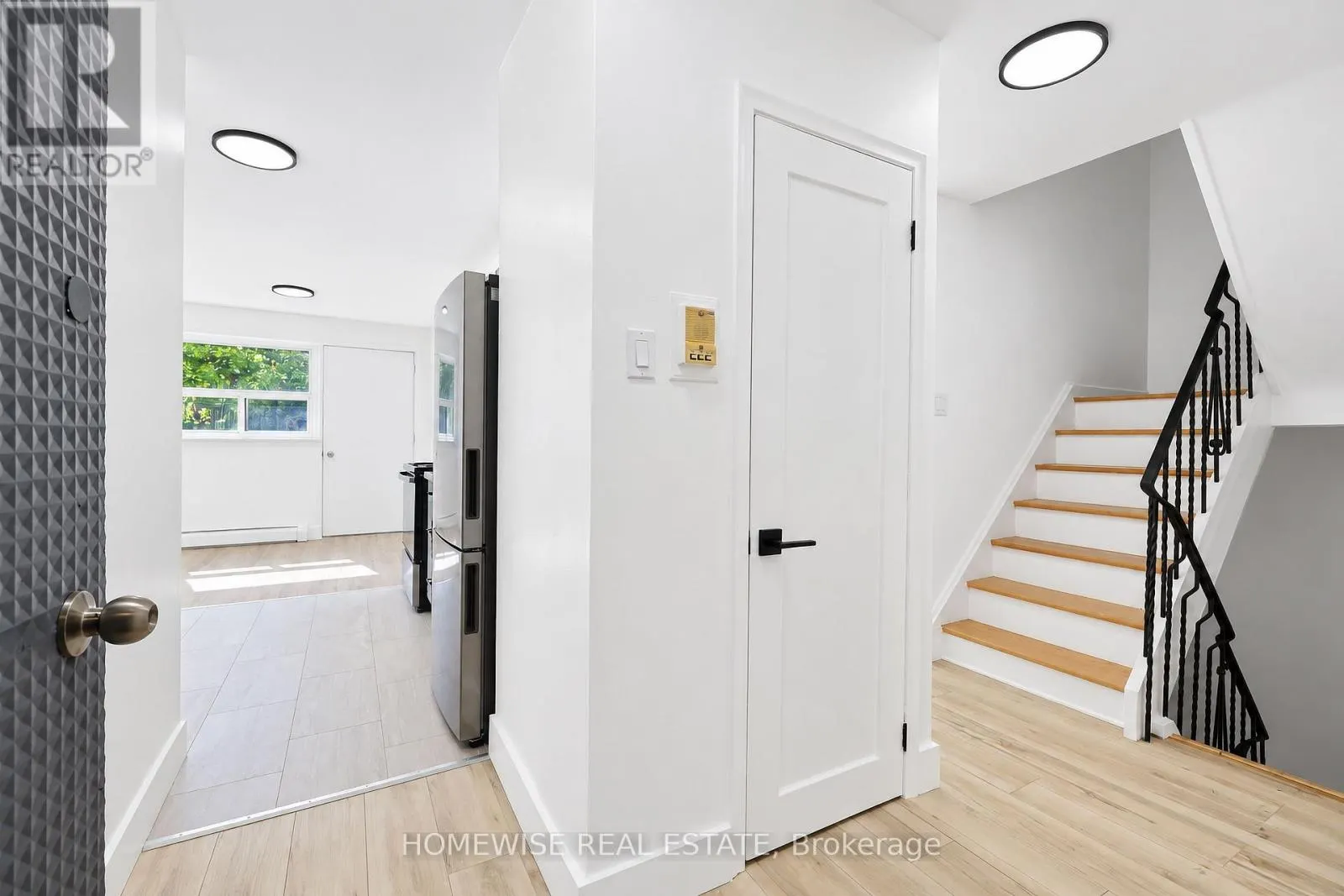 22 - 35 SWORDBILL DRIVE