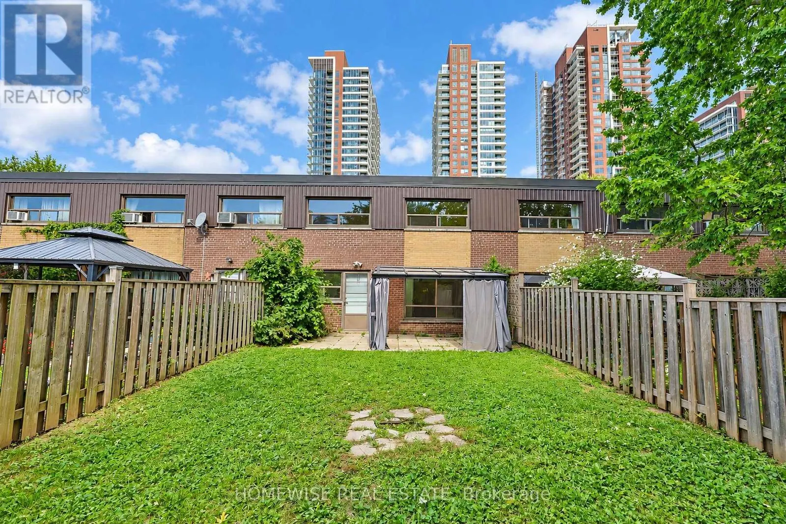 22 - 35 SWORDBILL DRIVE
