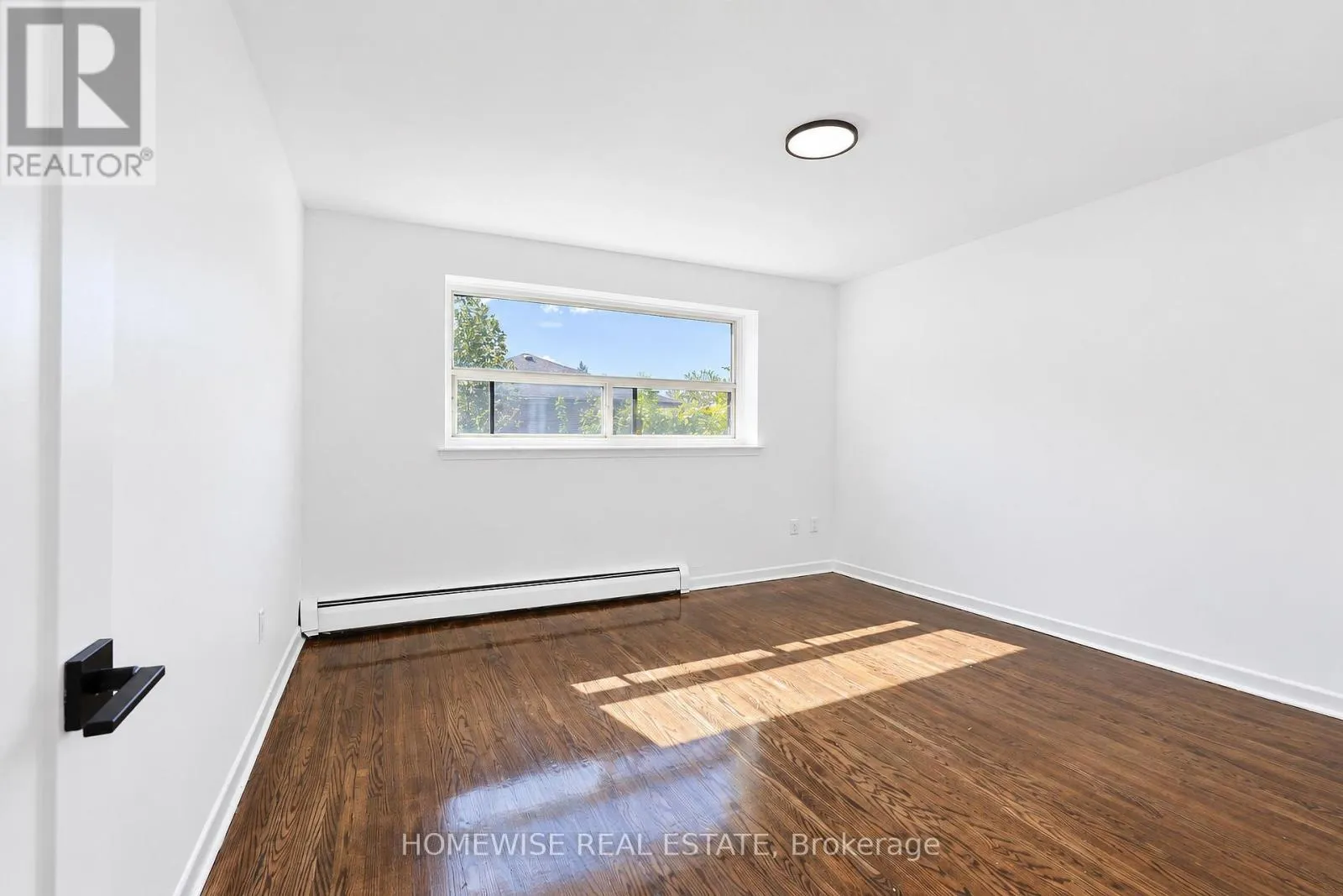 22 - 35 SWORDBILL DRIVE
