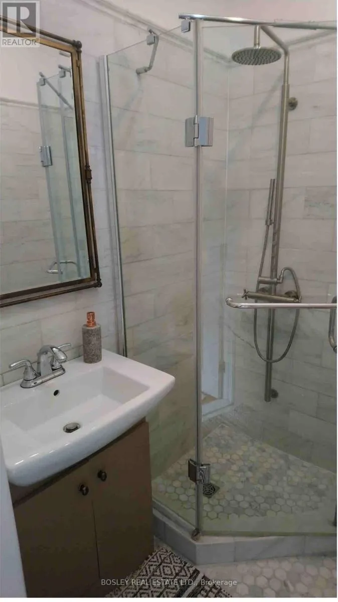 2 - 21 LANSDOWNE AVENUE