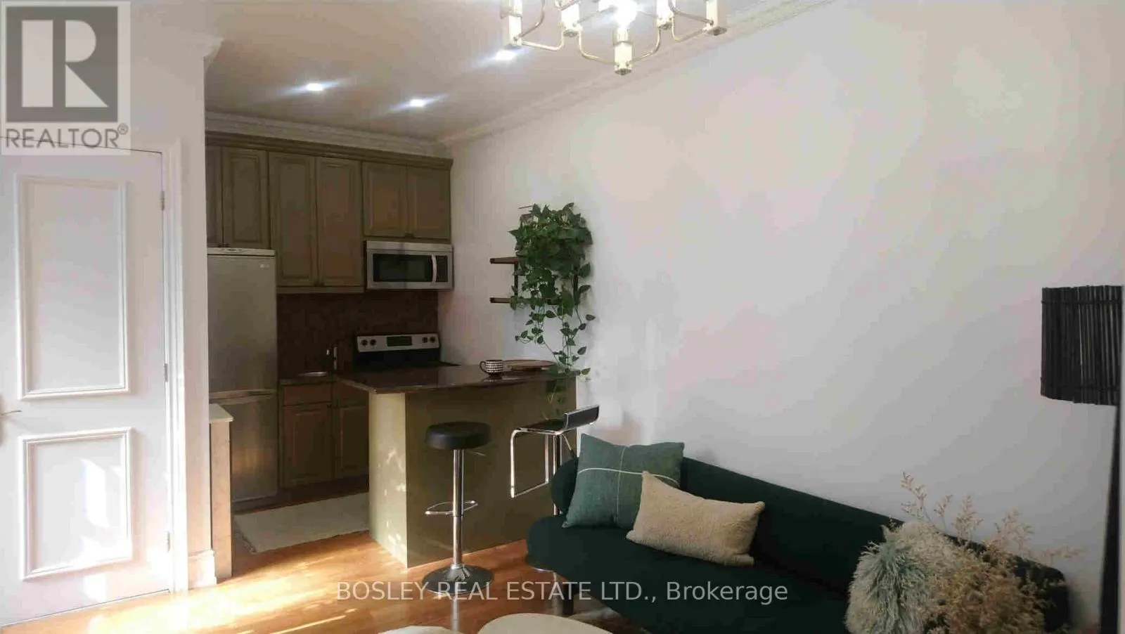 2 - 21 LANSDOWNE AVENUE