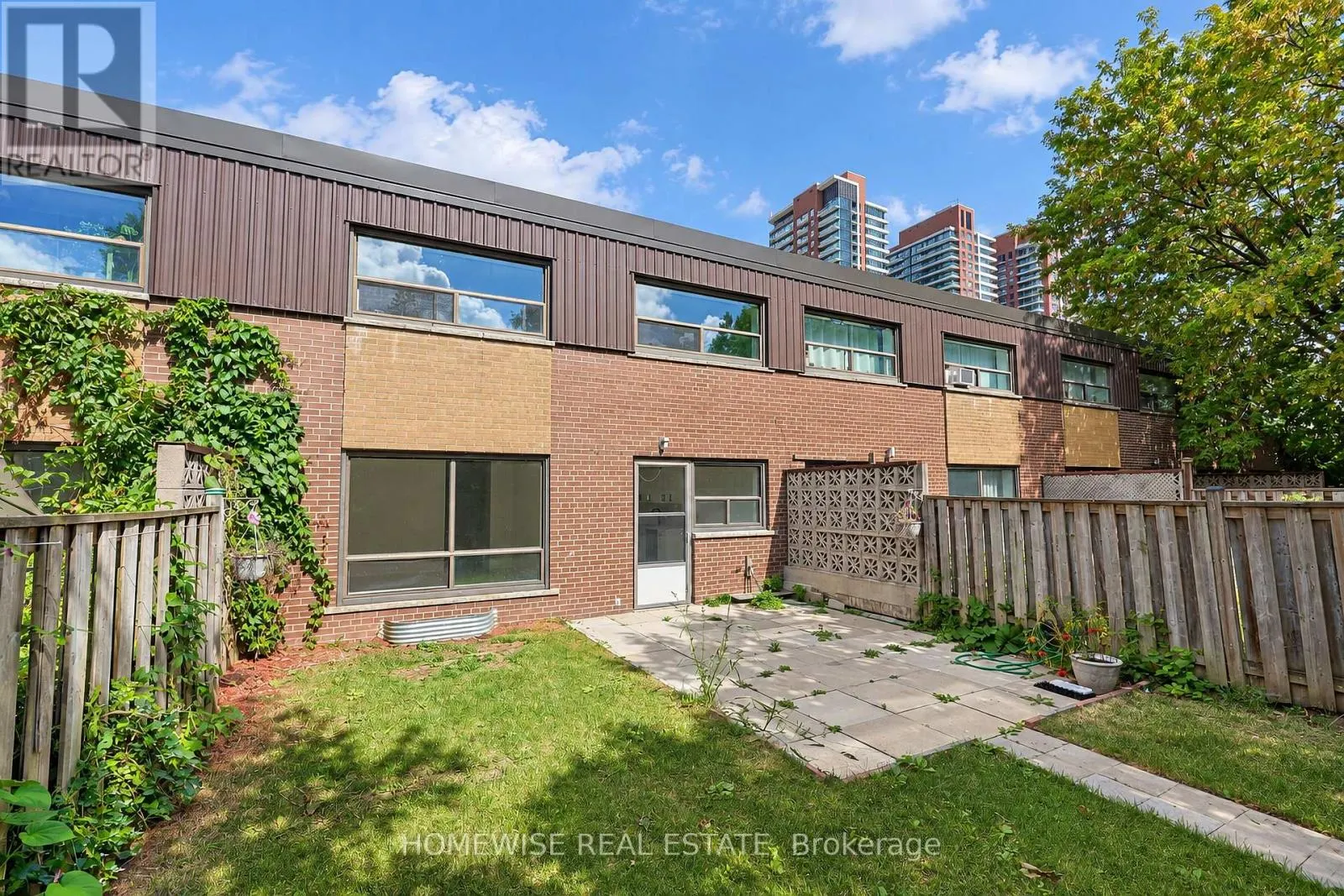 4 - 45 SWORDBILL DRIVE