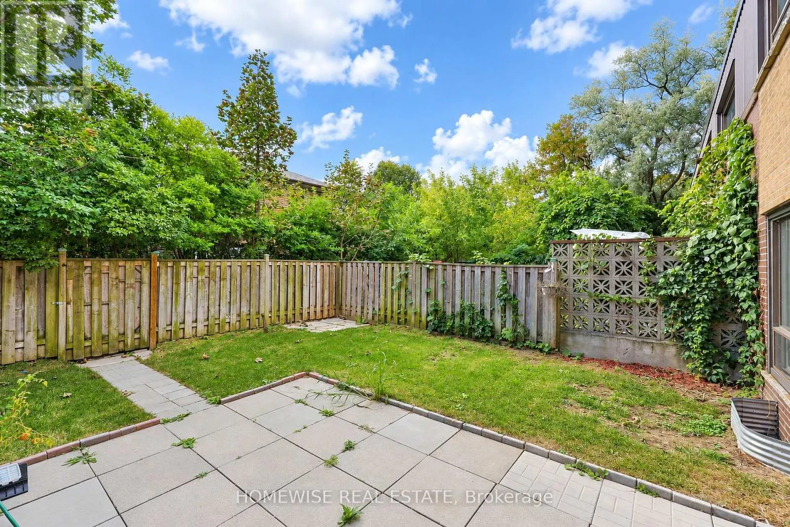 4 - 45 SWORDBILL DRIVE