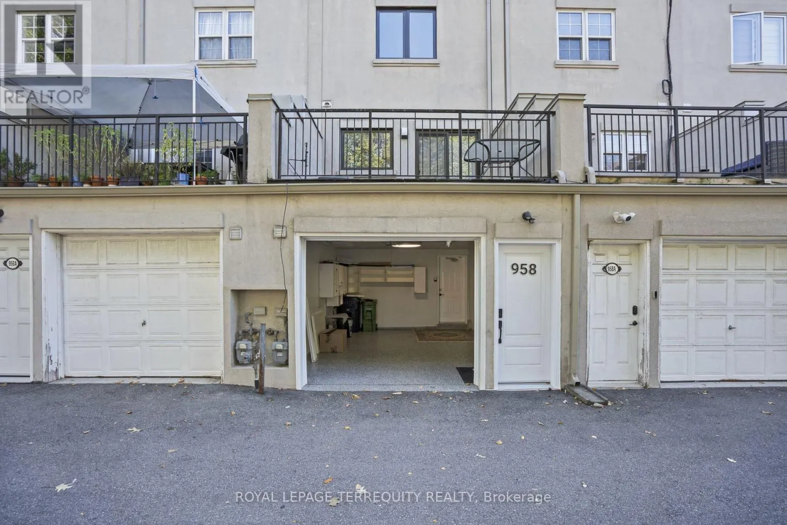 958 THE QUEENSWAY