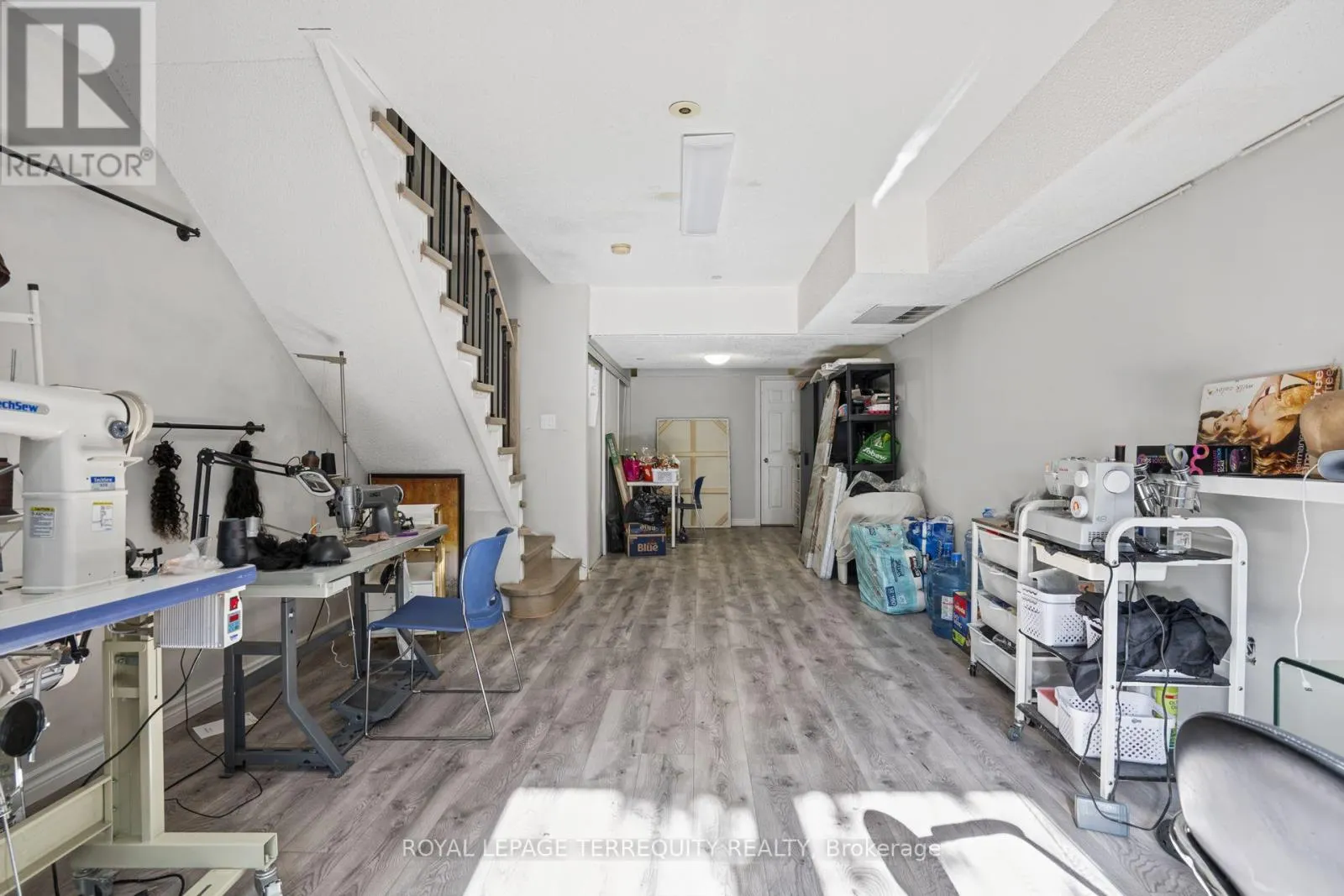 958 THE QUEENSWAY