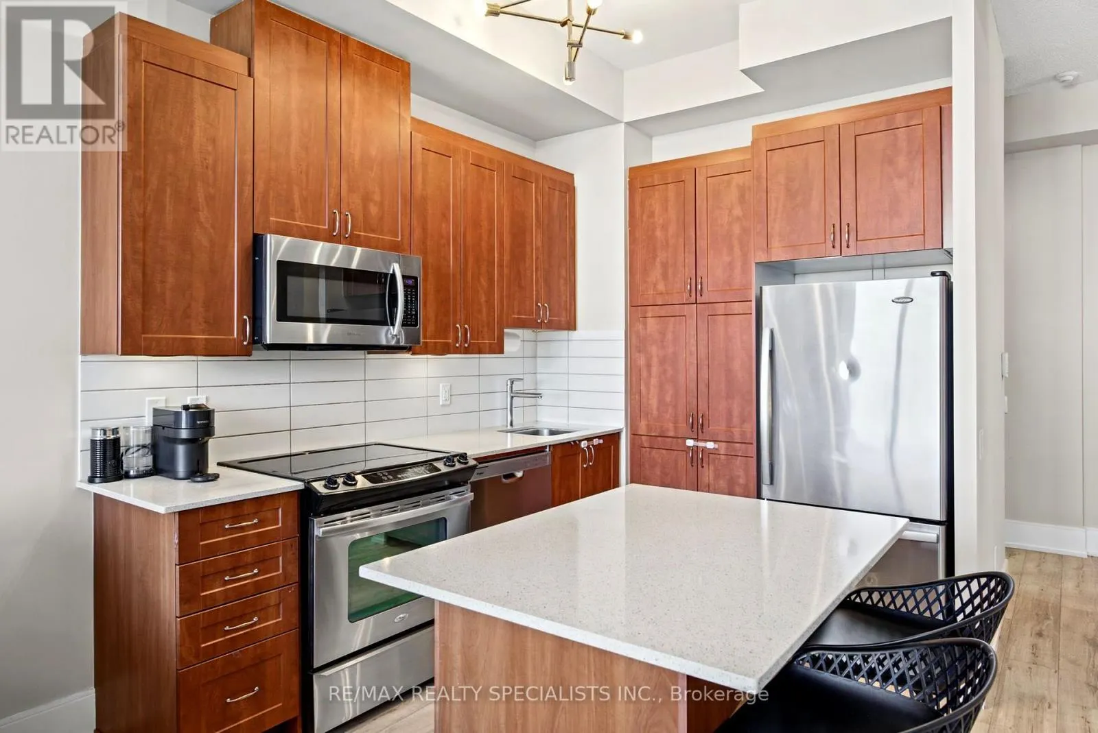 1106 - 15 VIKING LANE