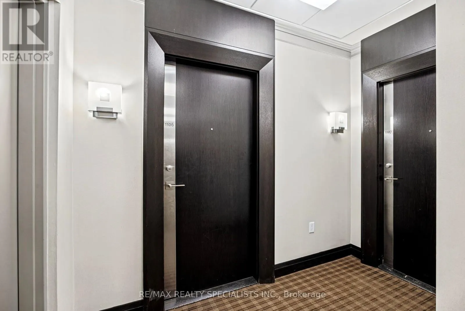 1106 - 15 VIKING LANE