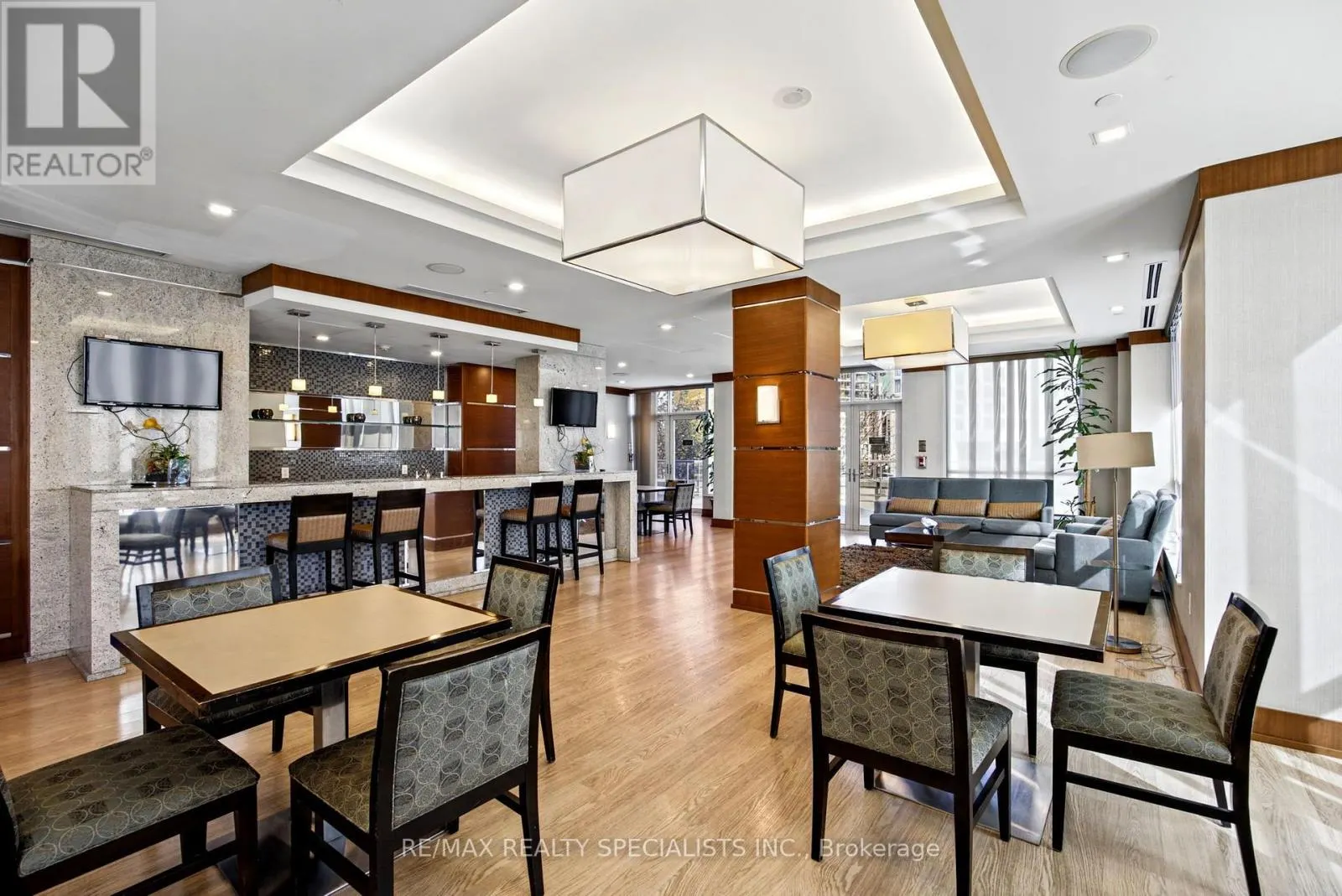 1106 - 15 VIKING LANE