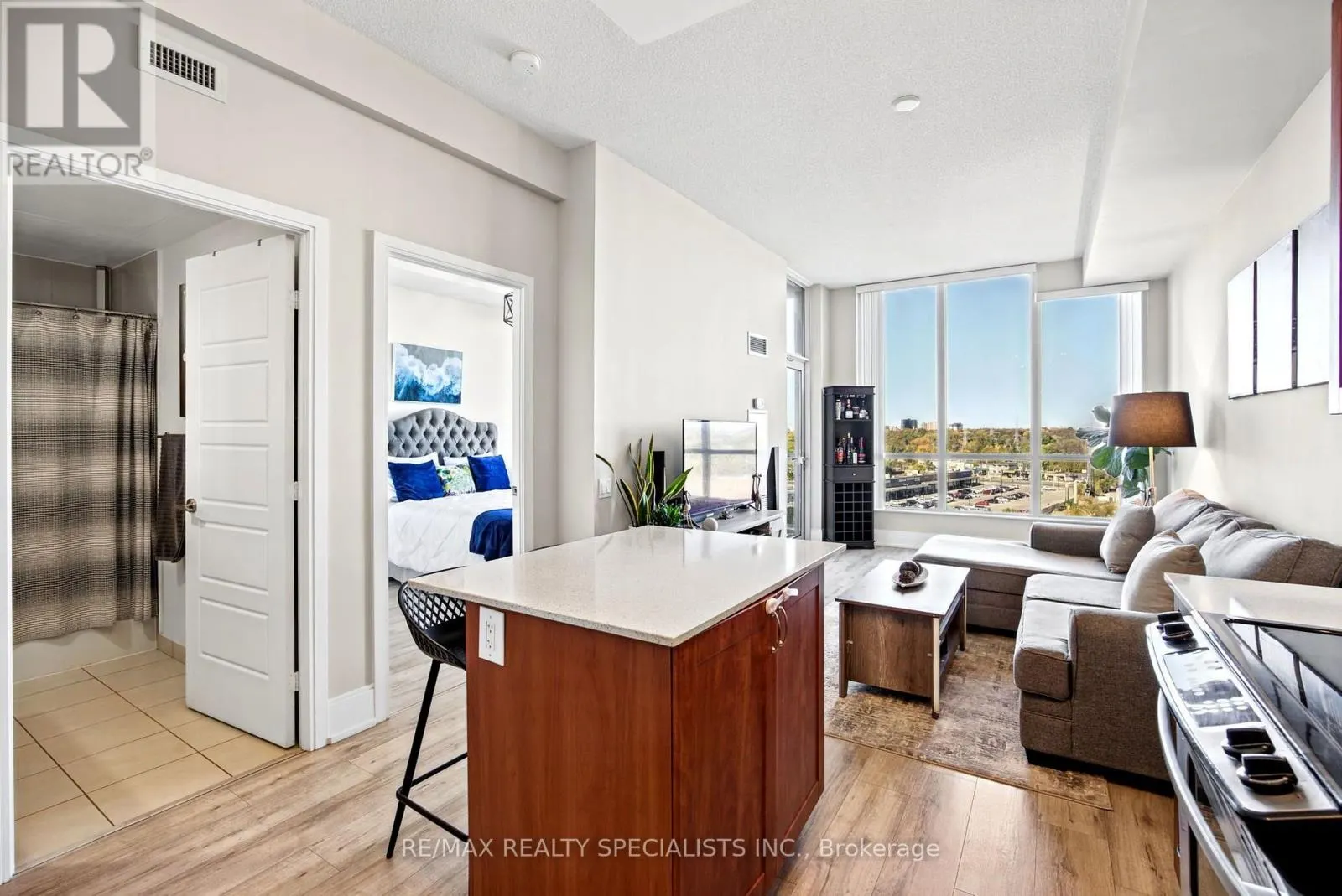 1106 - 15 VIKING LANE