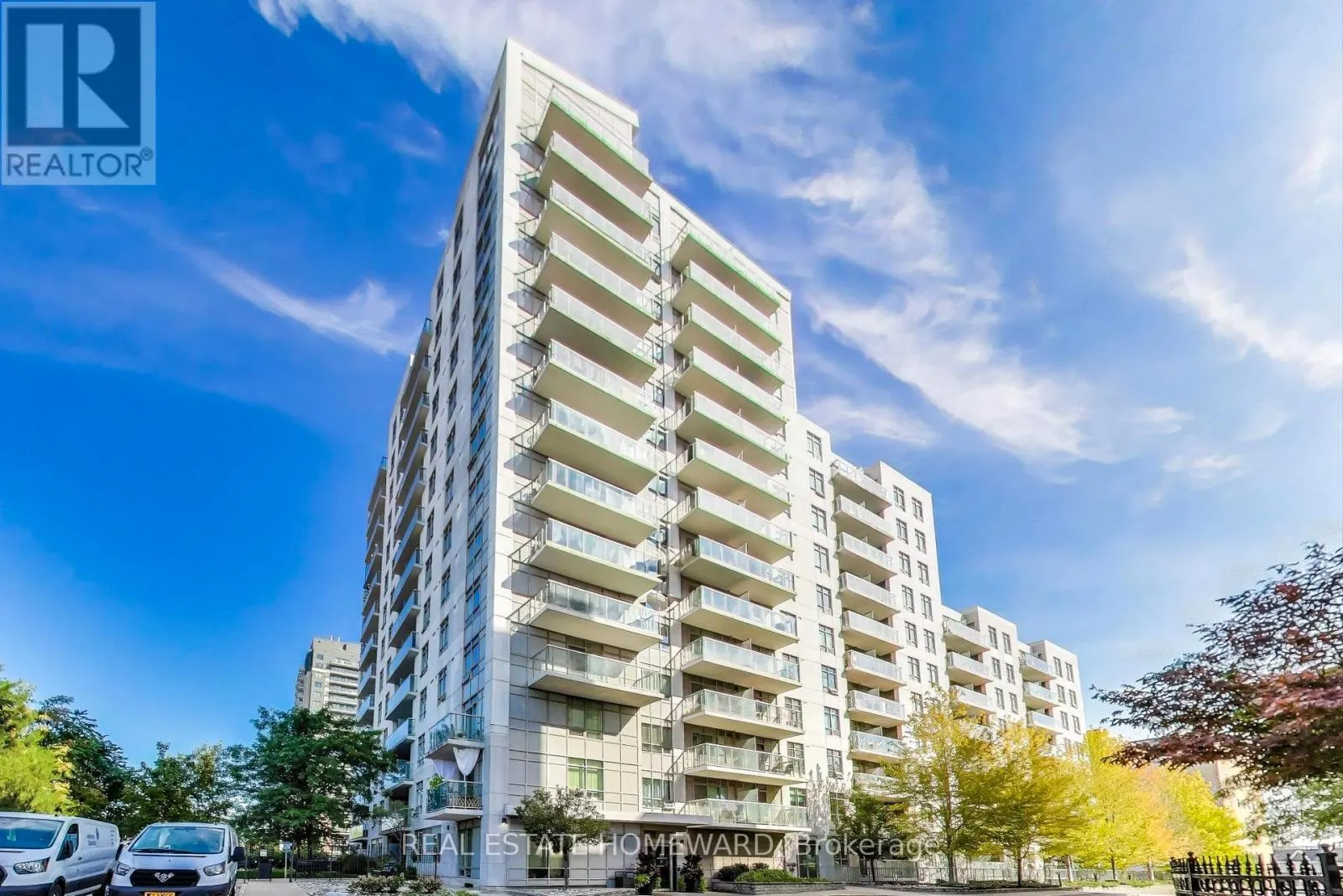 406 - 816 LANSDOWNE AVENUE