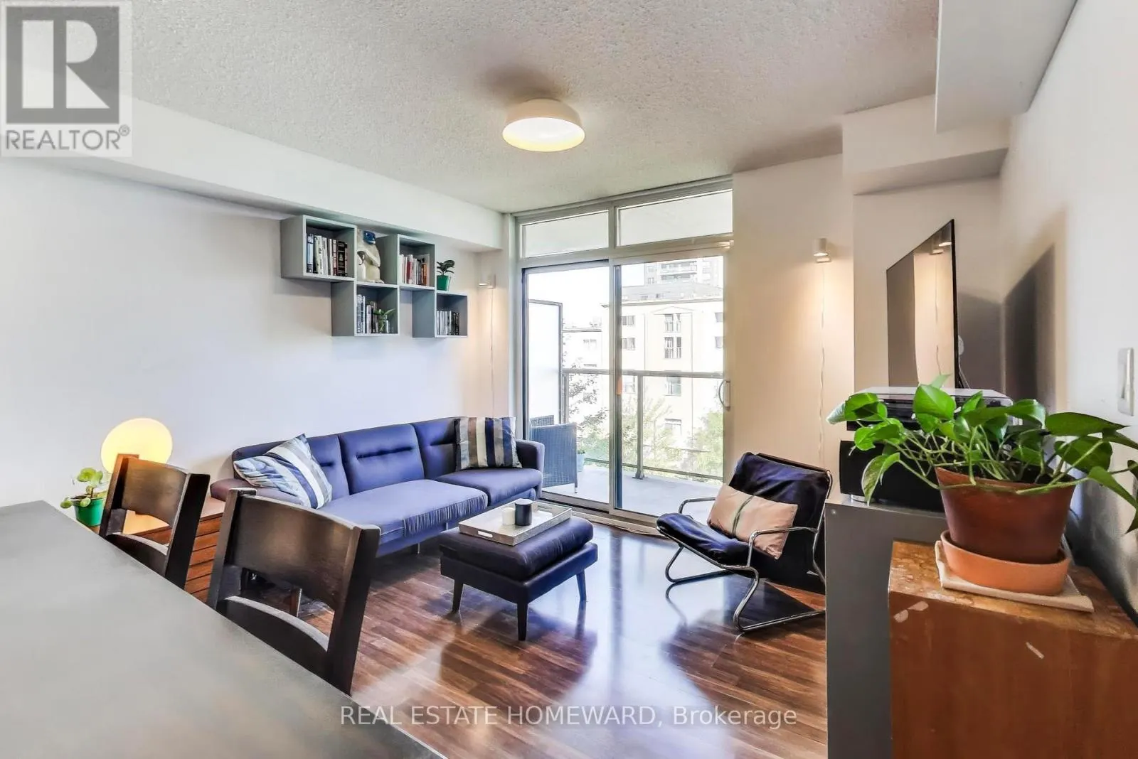 406 - 816 LANSDOWNE AVENUE