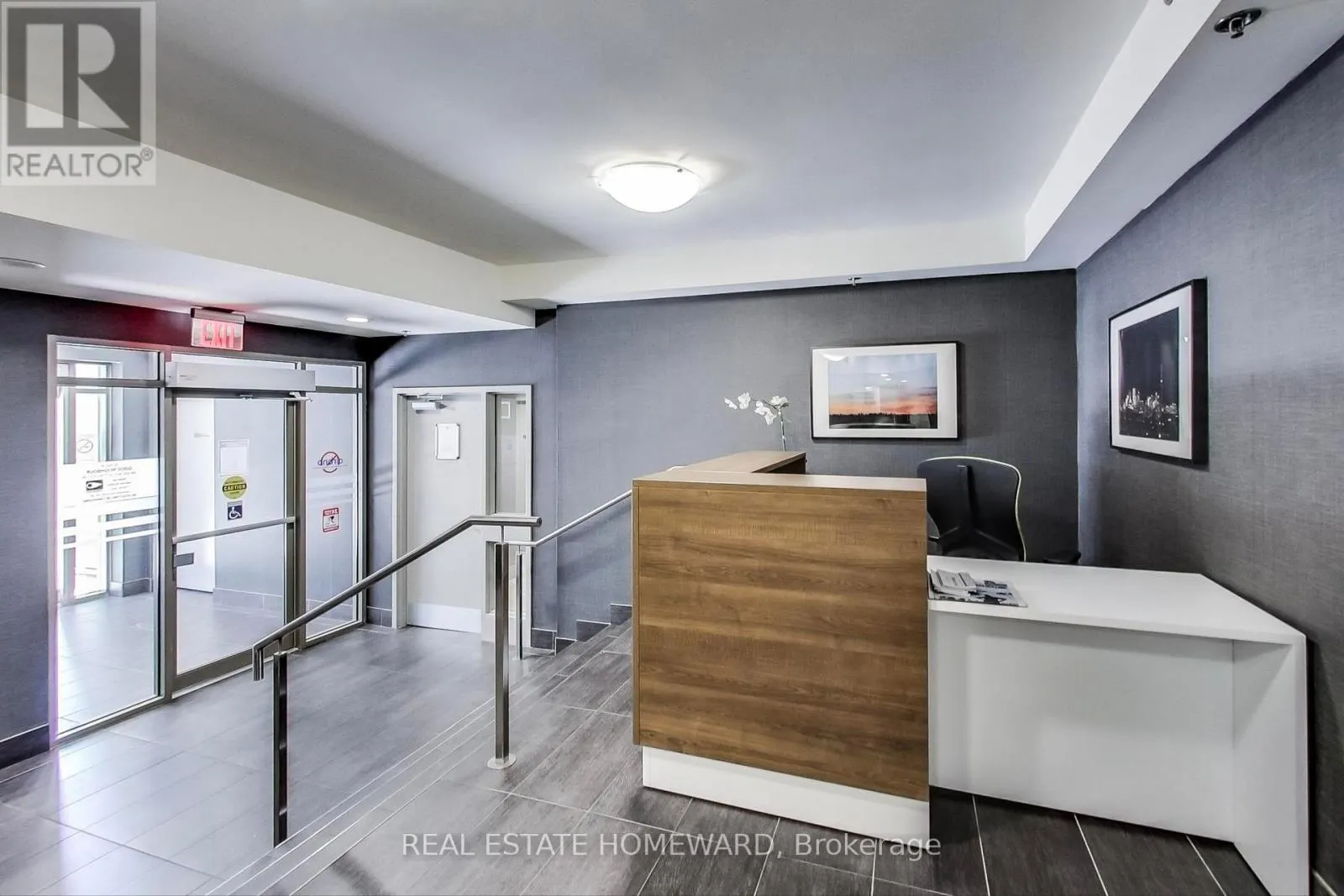 406 - 816 LANSDOWNE AVENUE
