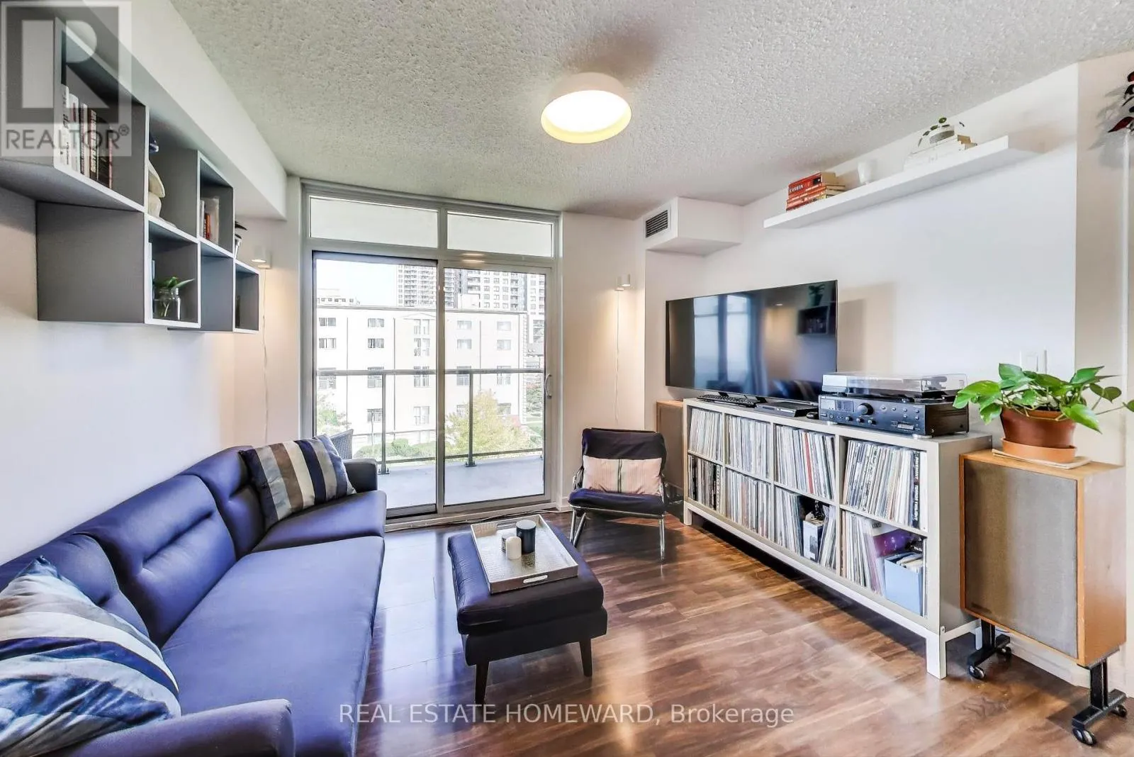 406 - 816 LANSDOWNE AVENUE