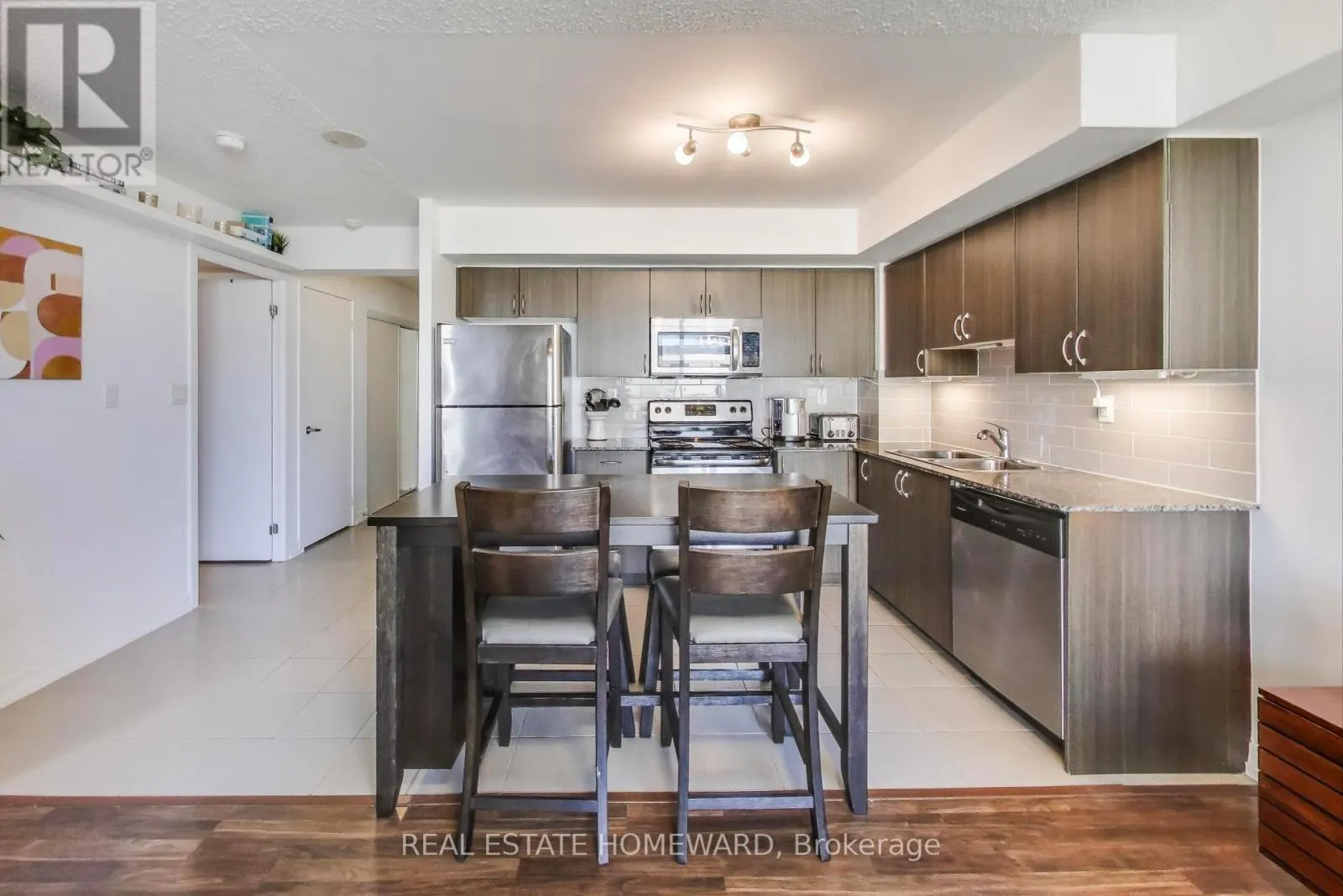 406 - 816 LANSDOWNE AVENUE