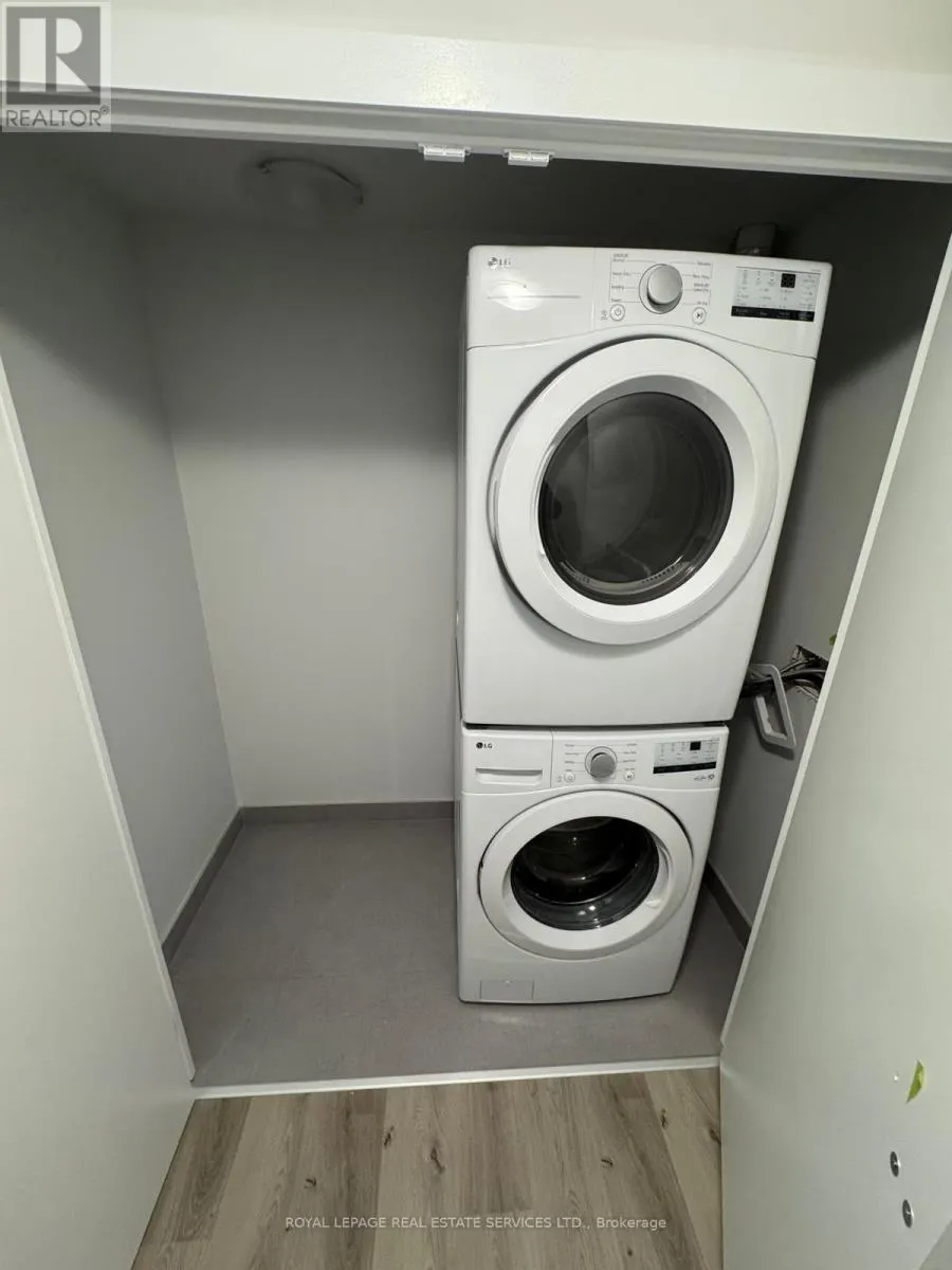 4111 - 430 SQUARE ONE DRIVE