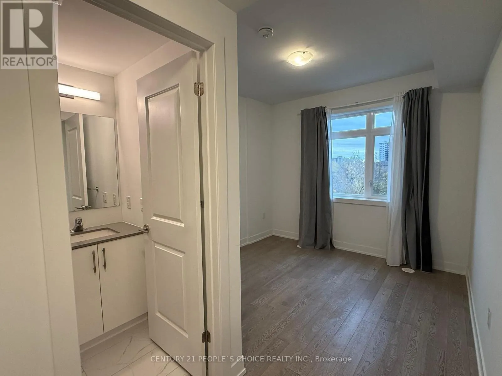 208 - 1115 DOUGLAS MCCURDY COMM