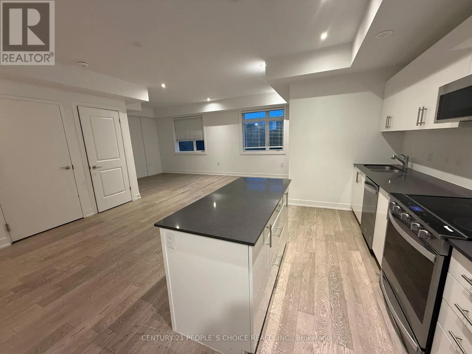 208 - 1115 DOUGLAS MCCURDY COMM