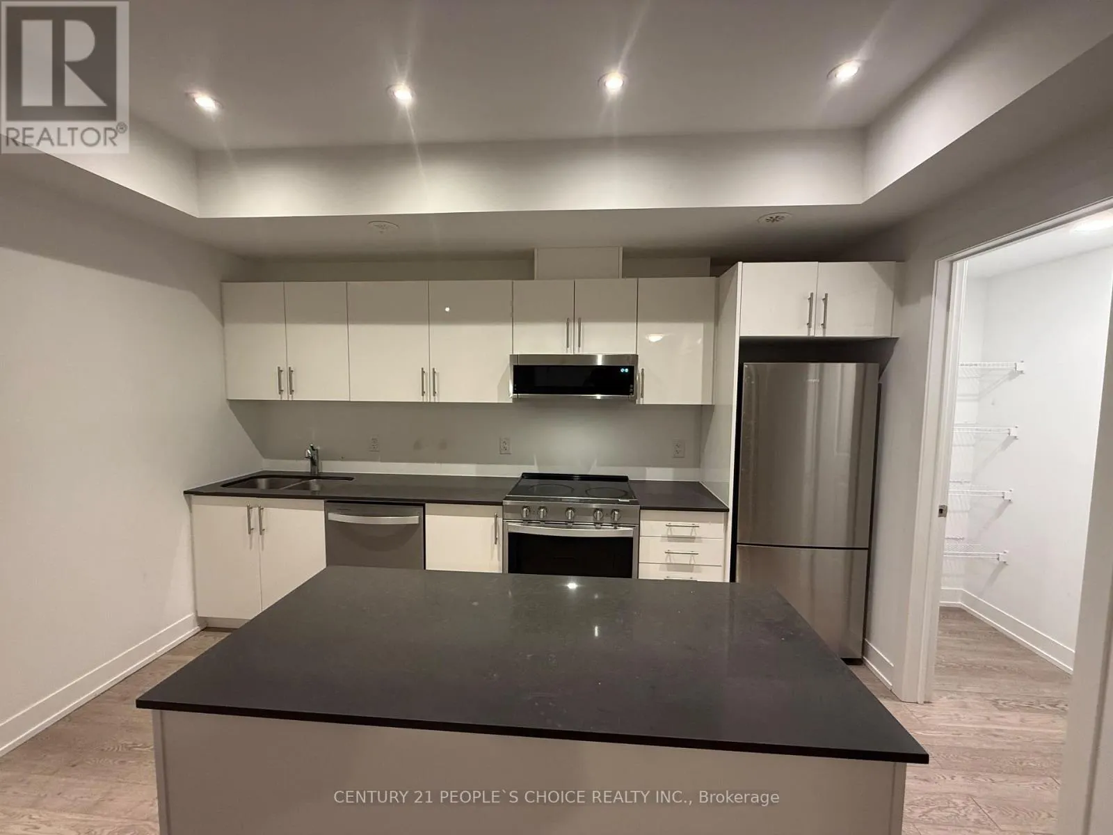 208 - 1115 DOUGLAS MCCURDY COMM