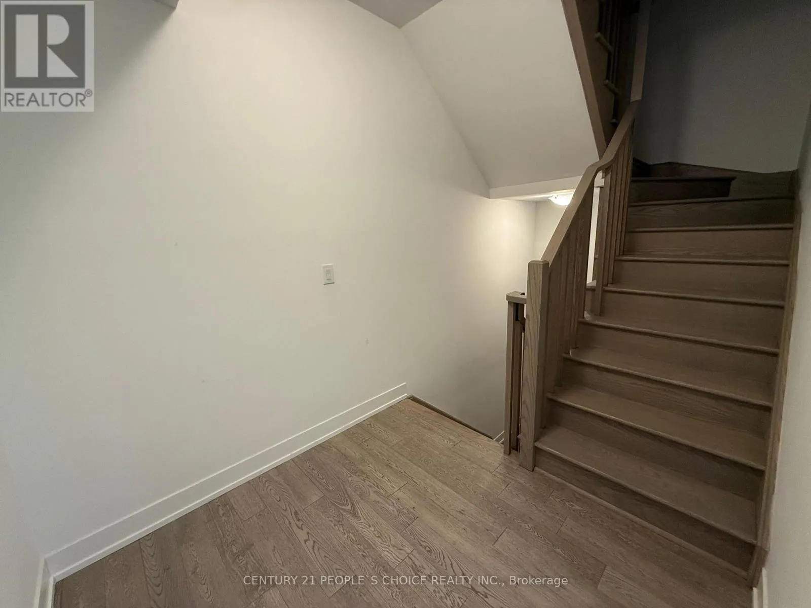 208 - 1115 DOUGLAS MCCURDY COMM
