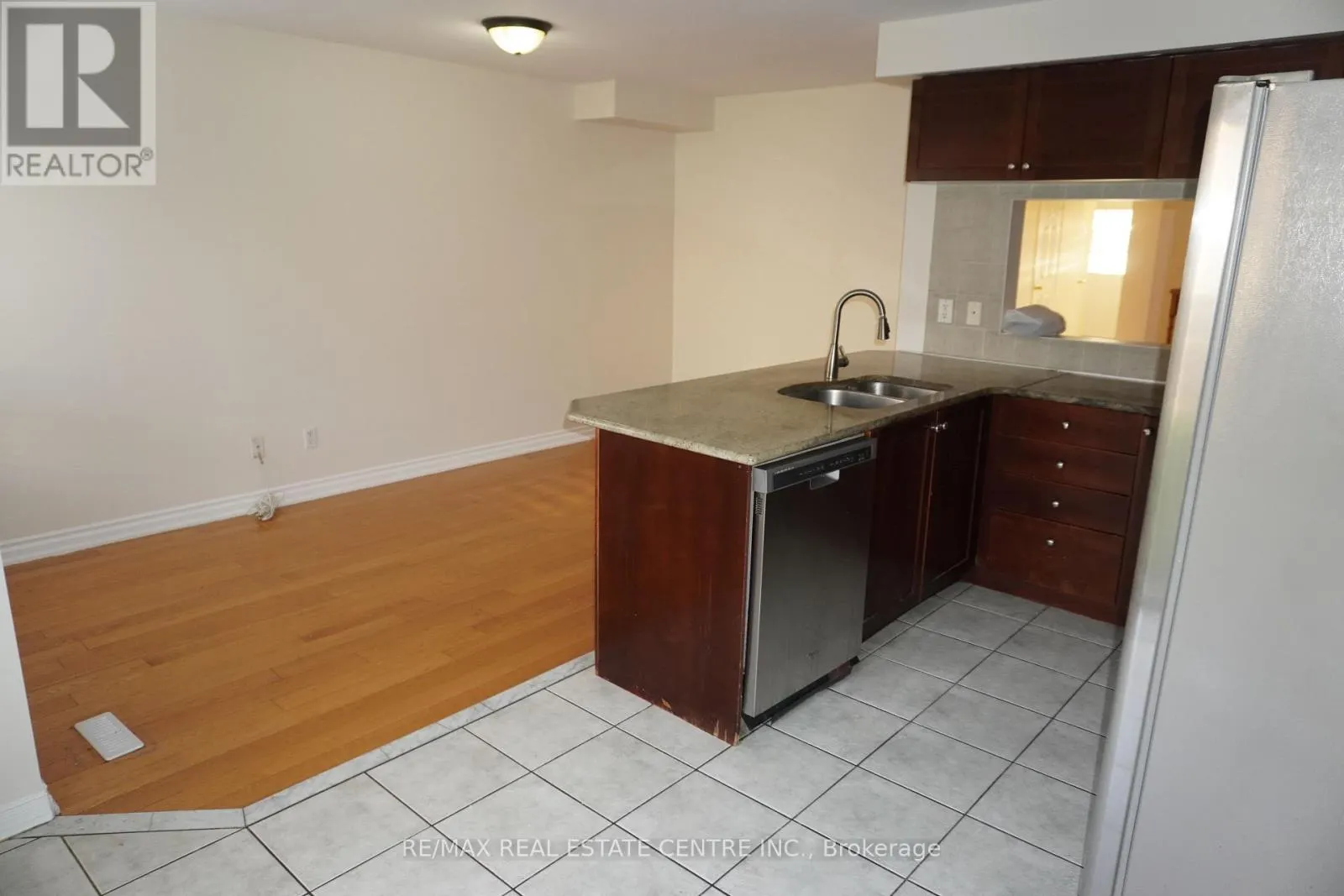 858 BETHANY CRESCENT