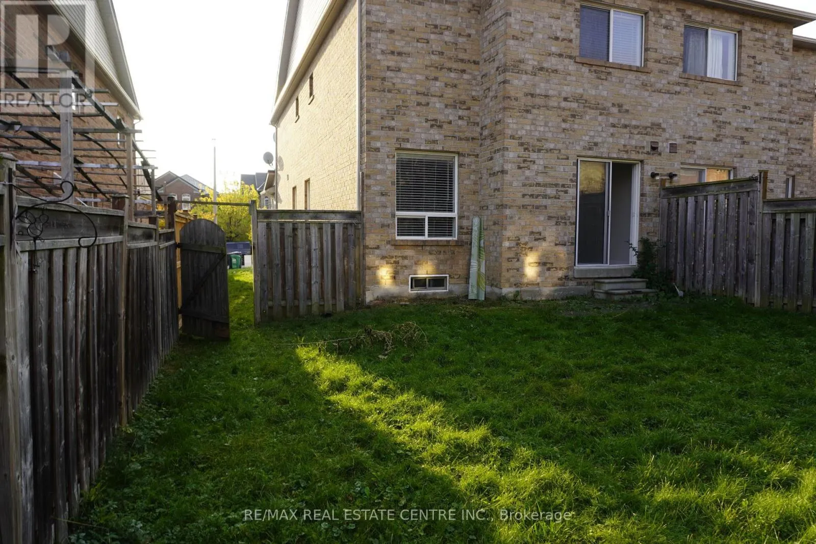 858 BETHANY CRESCENT