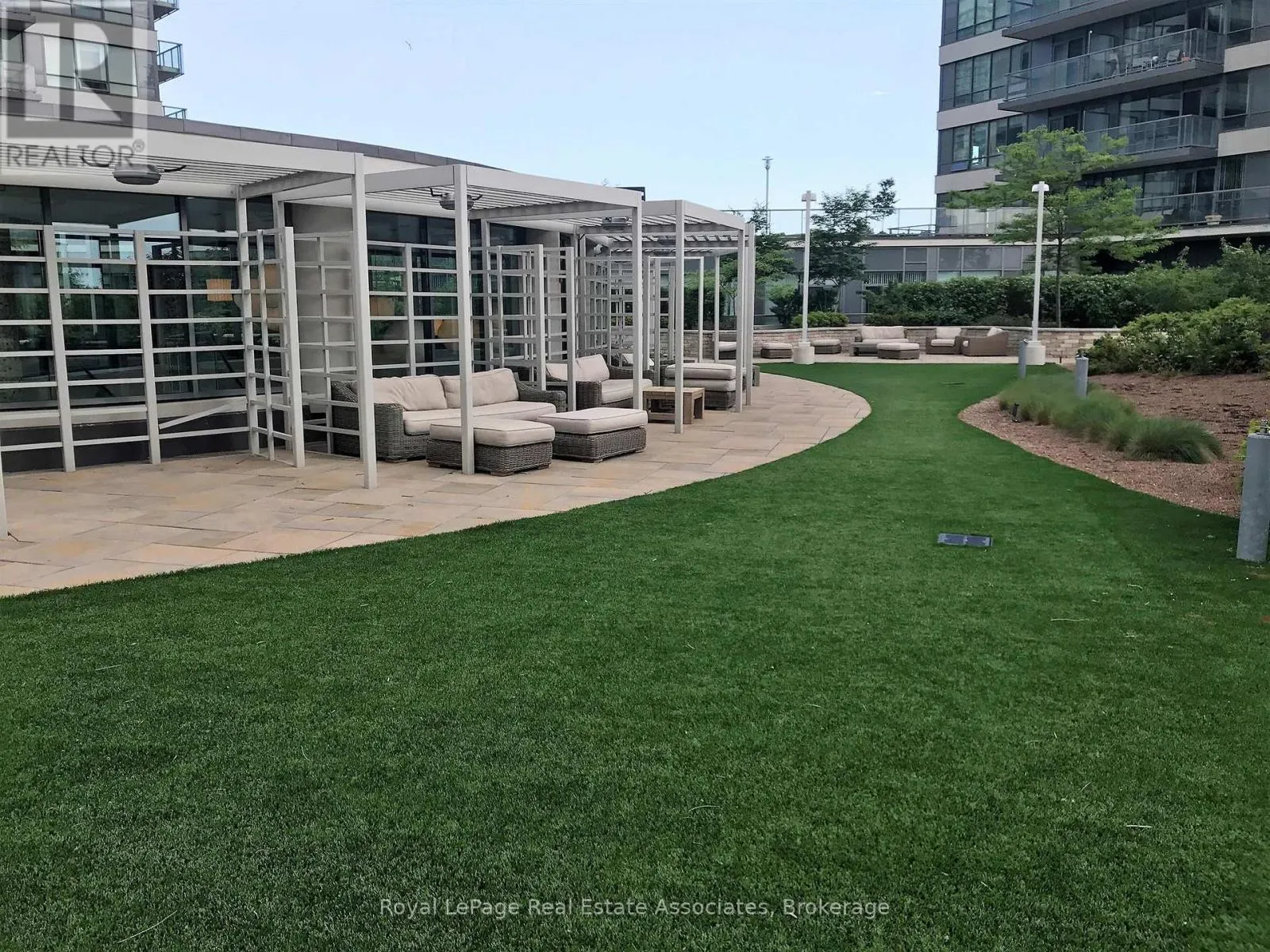 2408 - 2230 LAKE SHORE BOULEVARD W