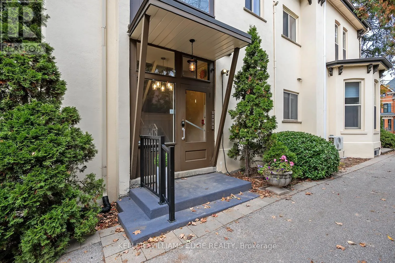 6 - 432 BURLINGTON AVENUE