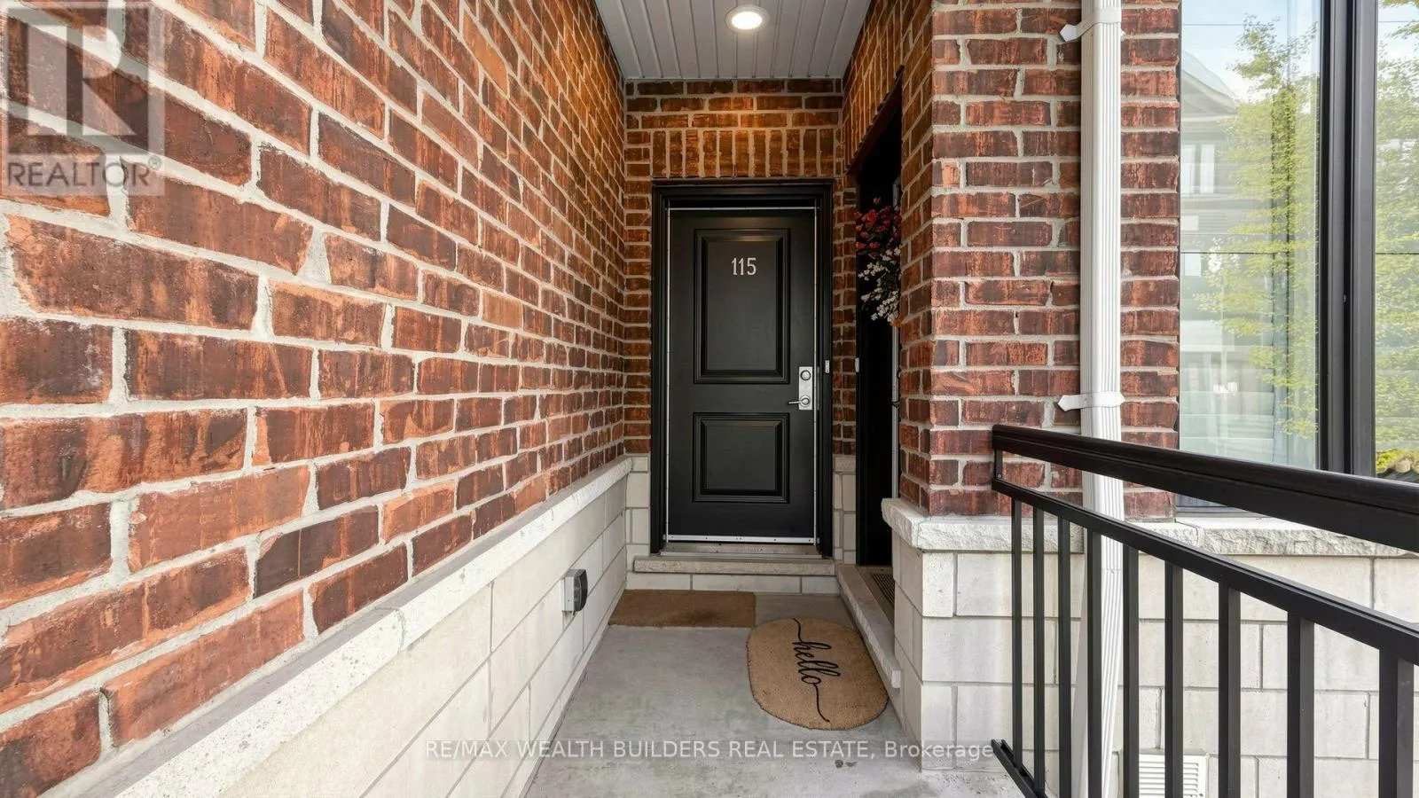 115 - 40 CARNATION AVENUE