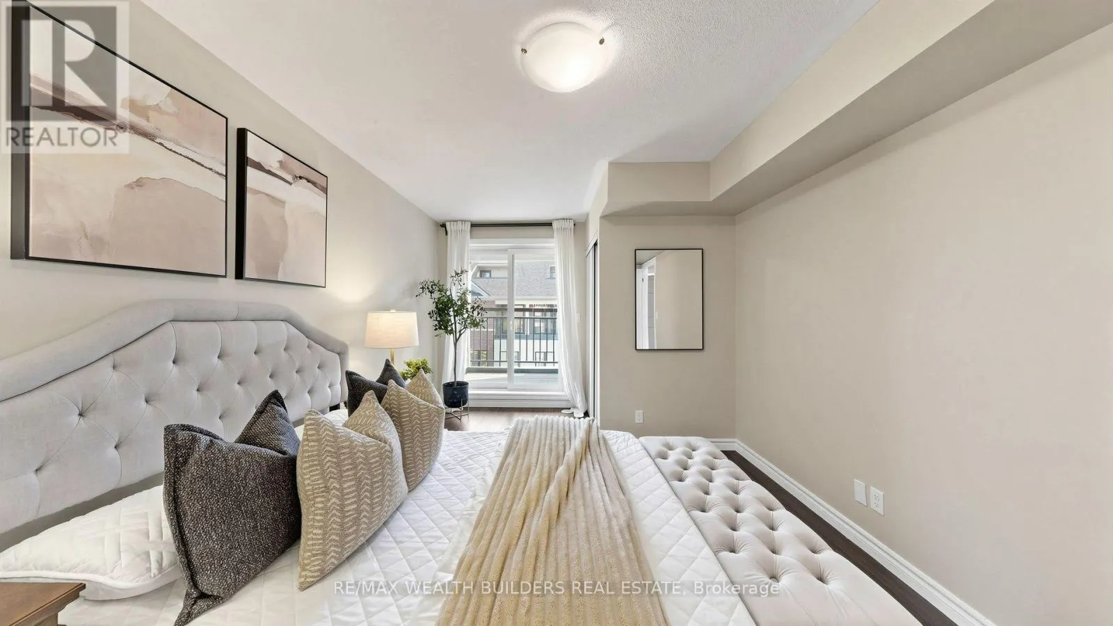 115 - 40 CARNATION AVENUE