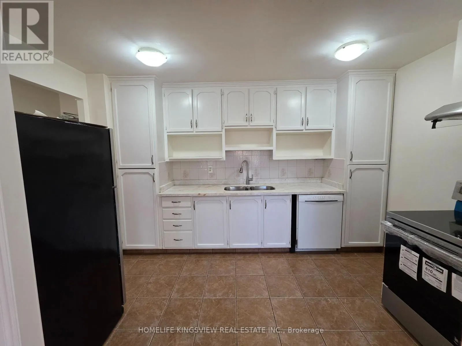 211 - 355 DRIFTWOOD AVENUE
