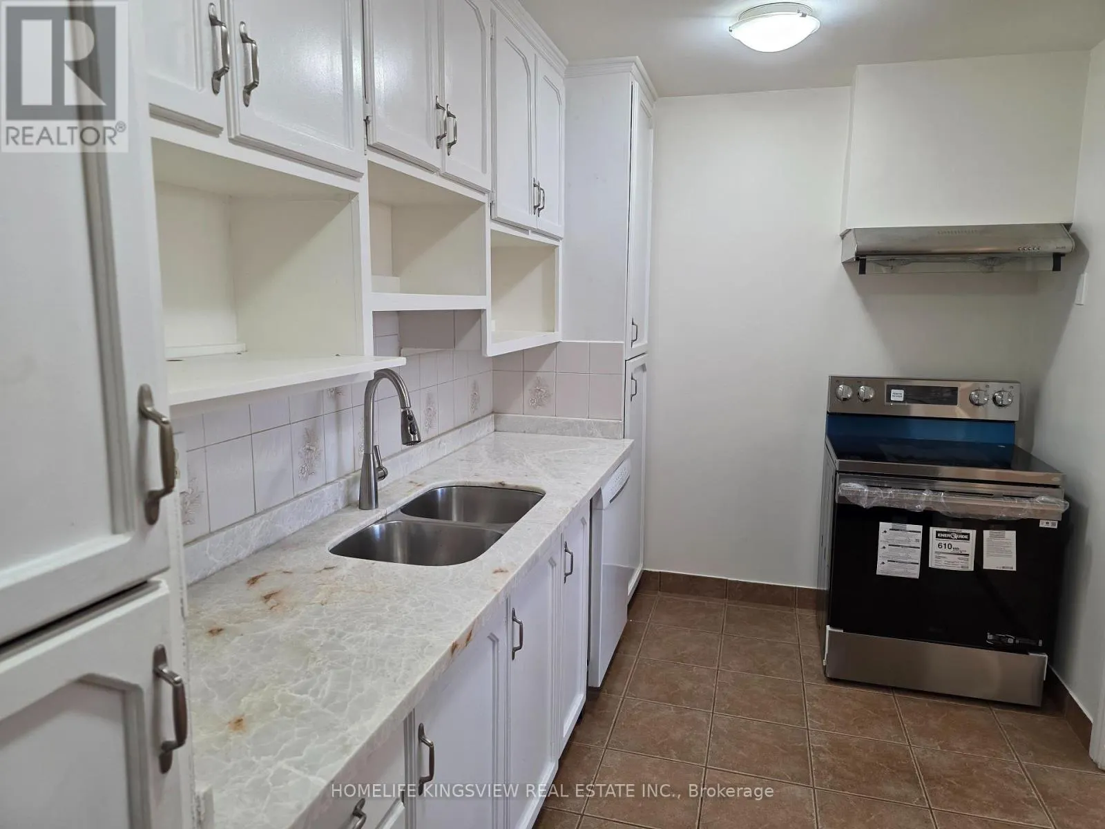 211 - 355 DRIFTWOOD AVENUE