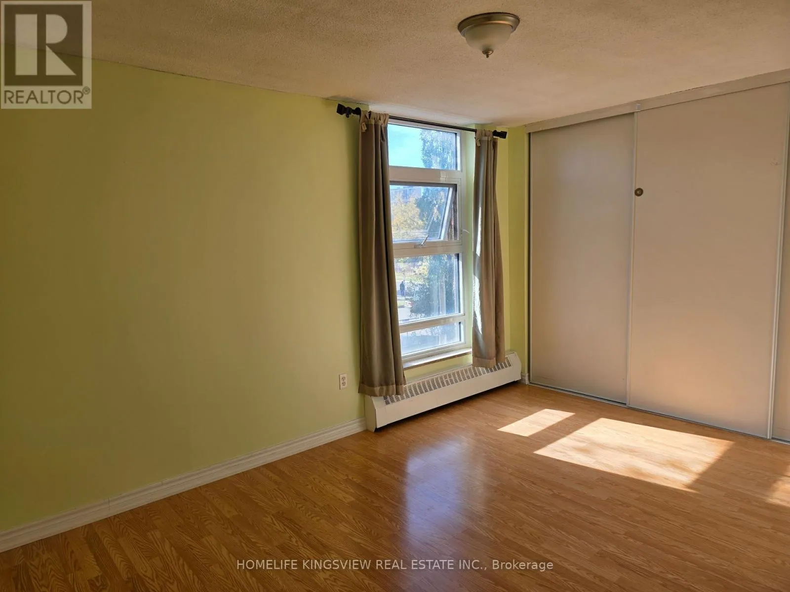 211 - 355 DRIFTWOOD AVENUE