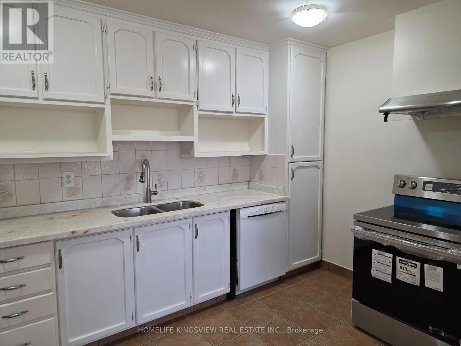 211 - 355 DRIFTWOOD AVENUE