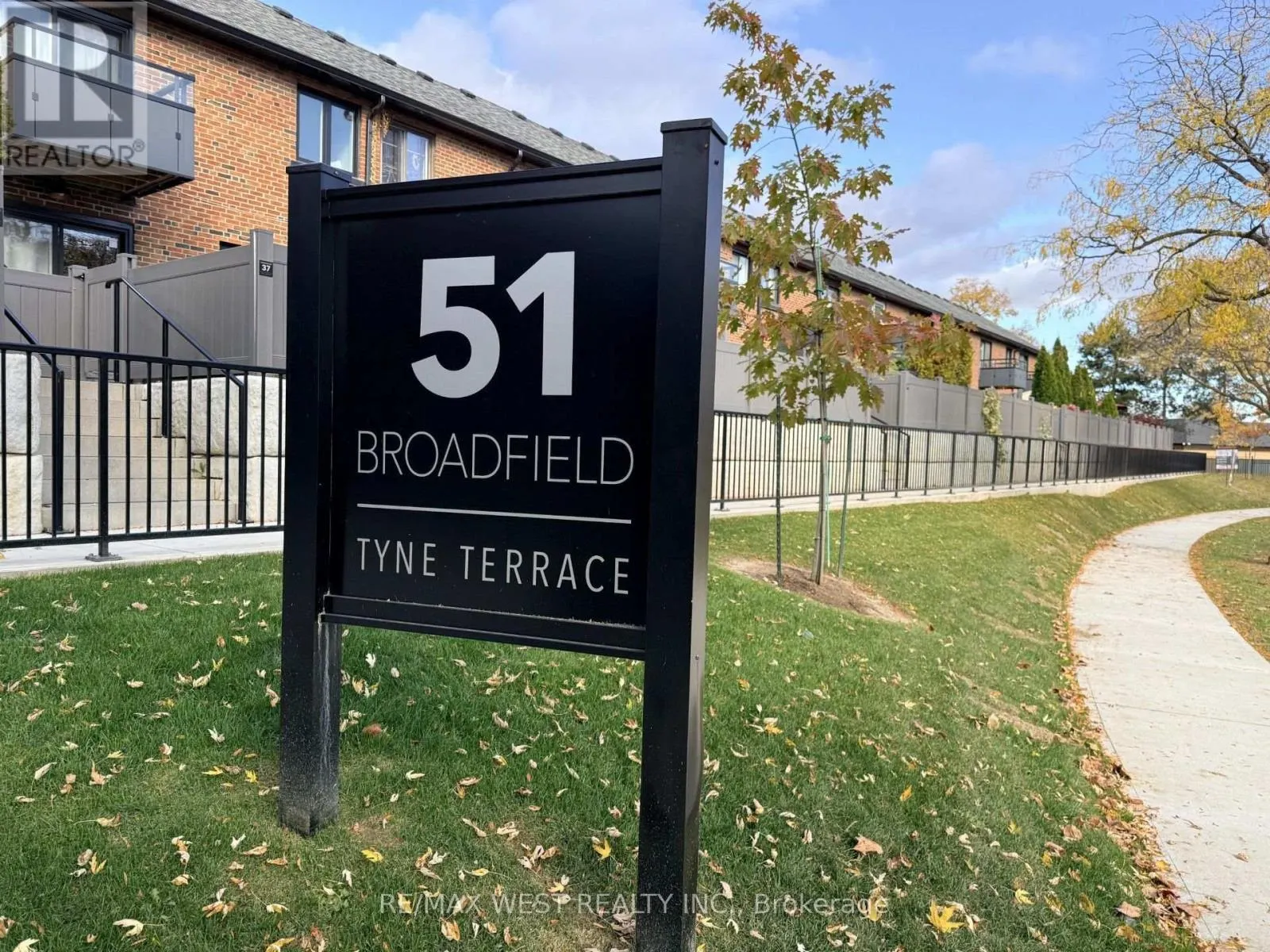 43 - 51 BROADFIELD DRIVE