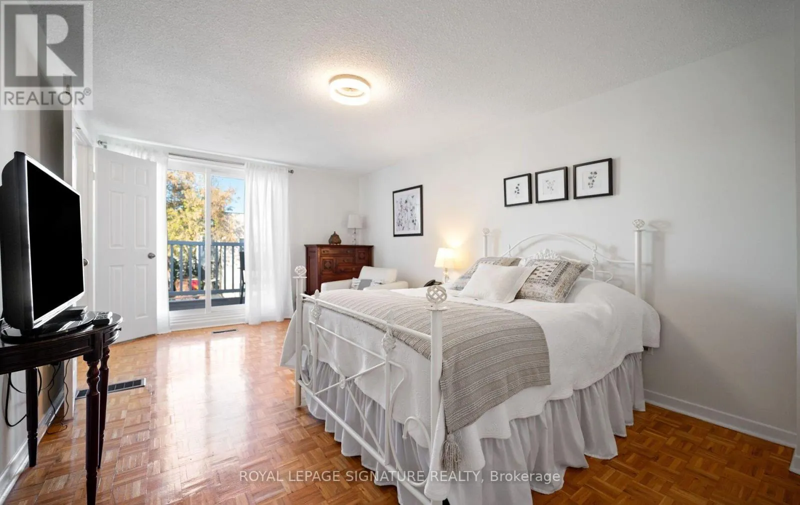 3160 DUNDAS STREET
