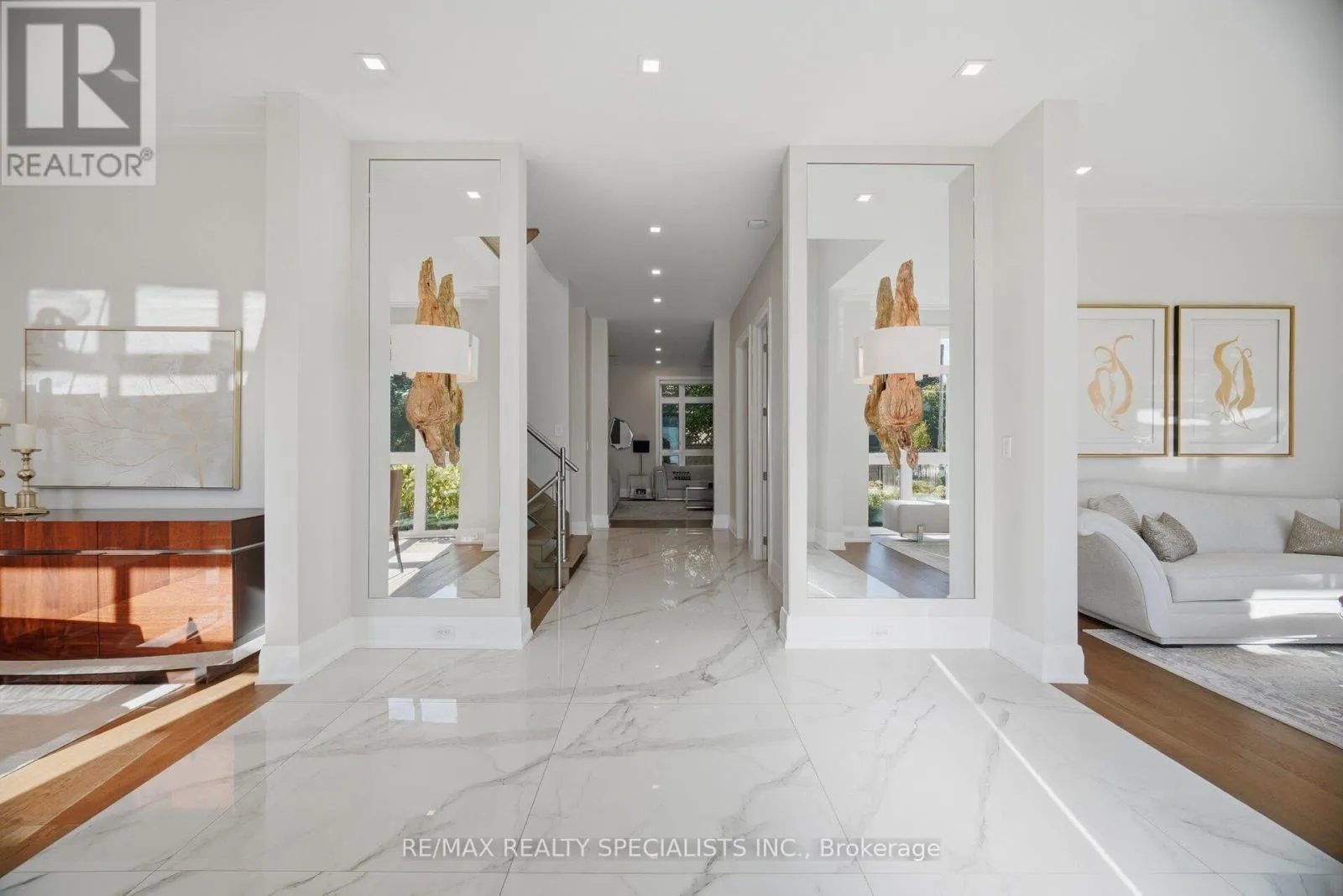 2107 LAKESHORE ROAD W