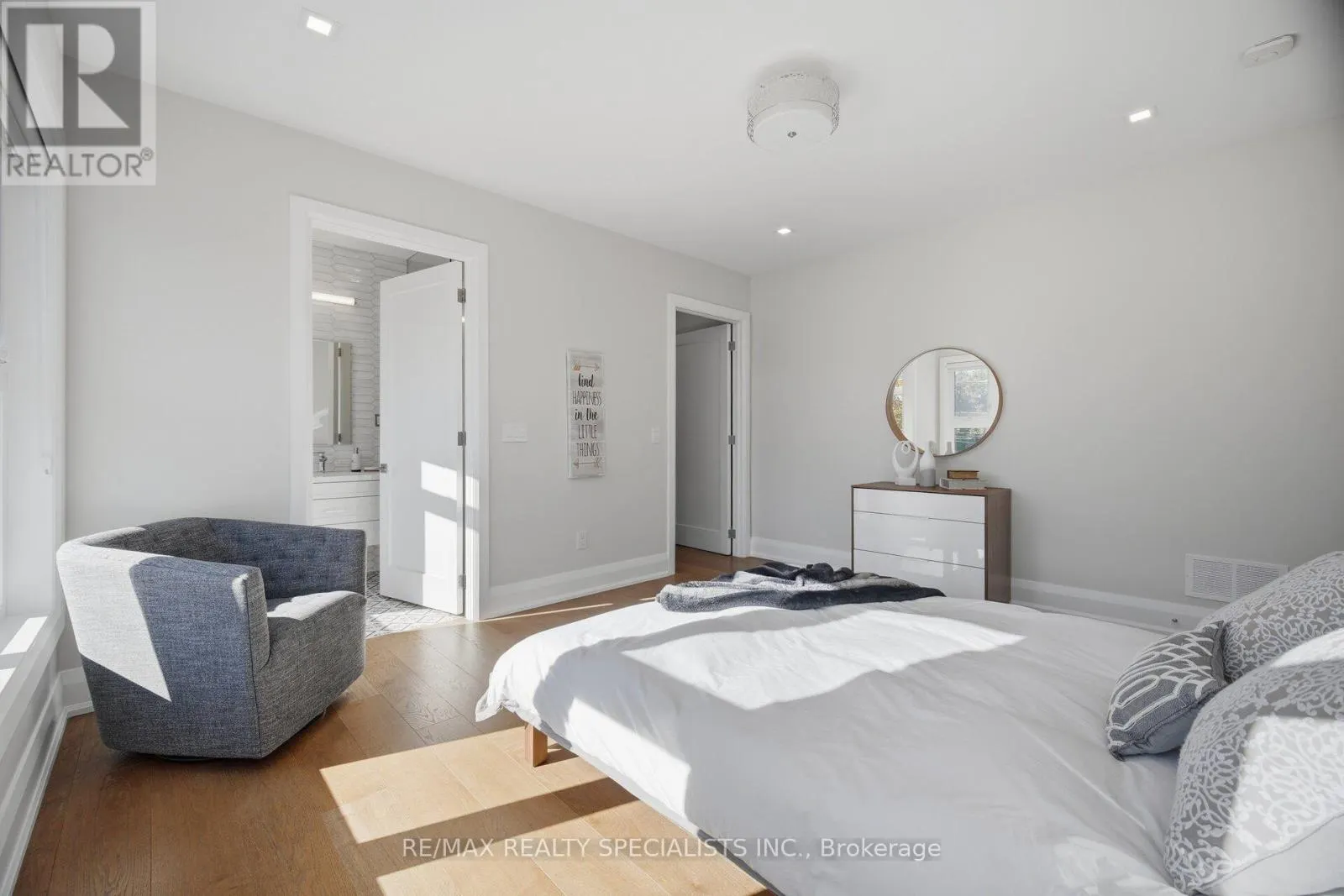 2107 LAKESHORE ROAD W