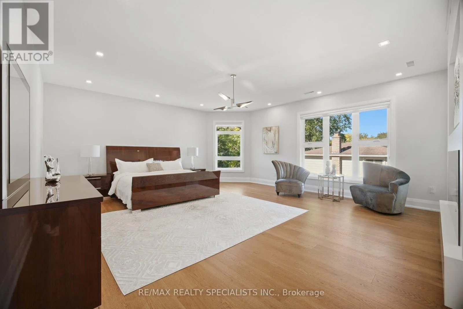 2107 LAKESHORE ROAD W