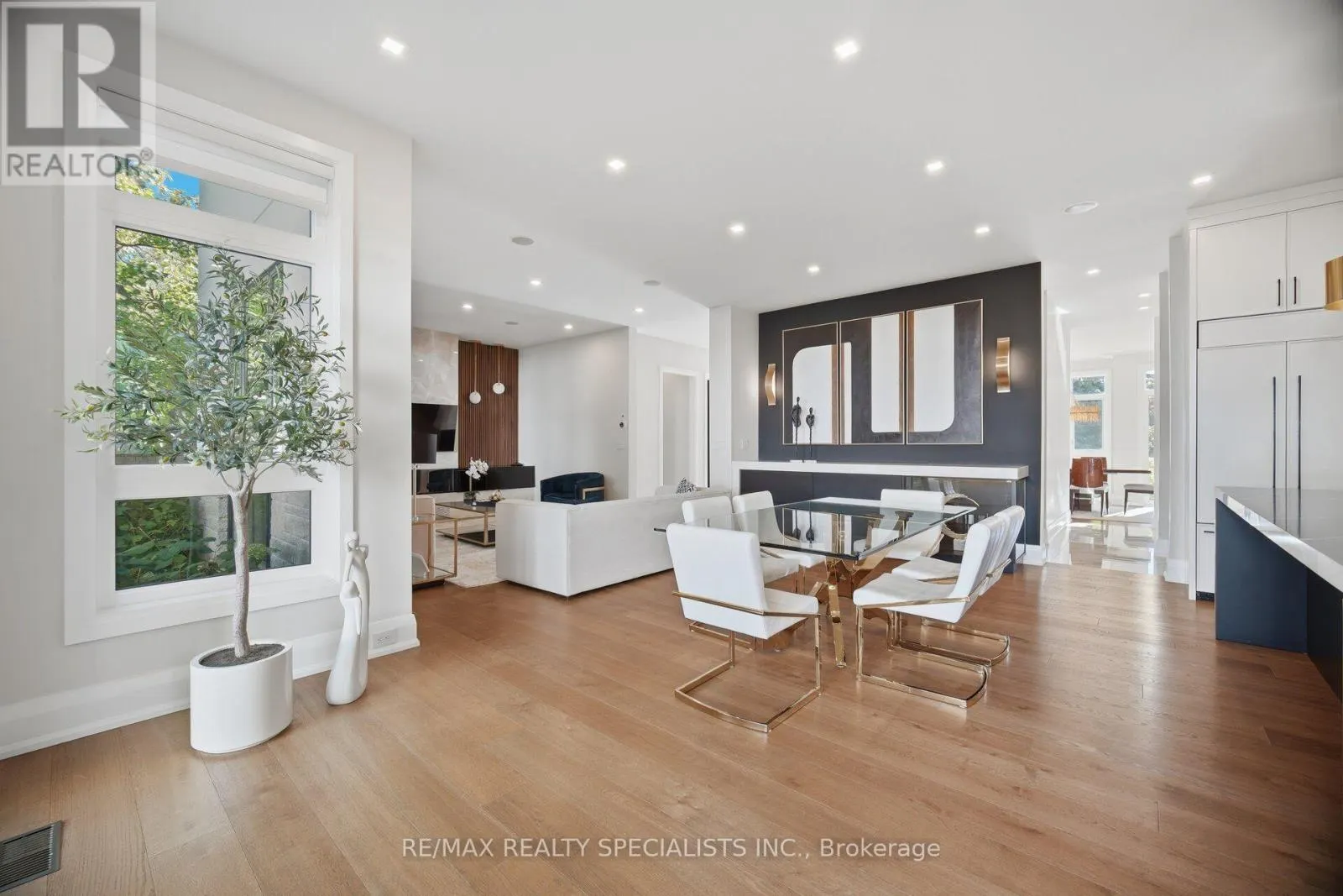 2107 LAKESHORE ROAD W