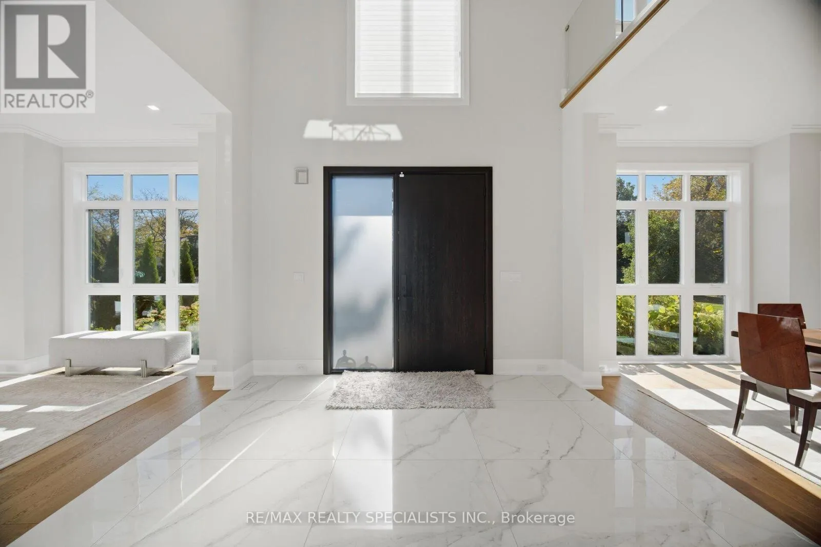 2107 LAKESHORE ROAD W