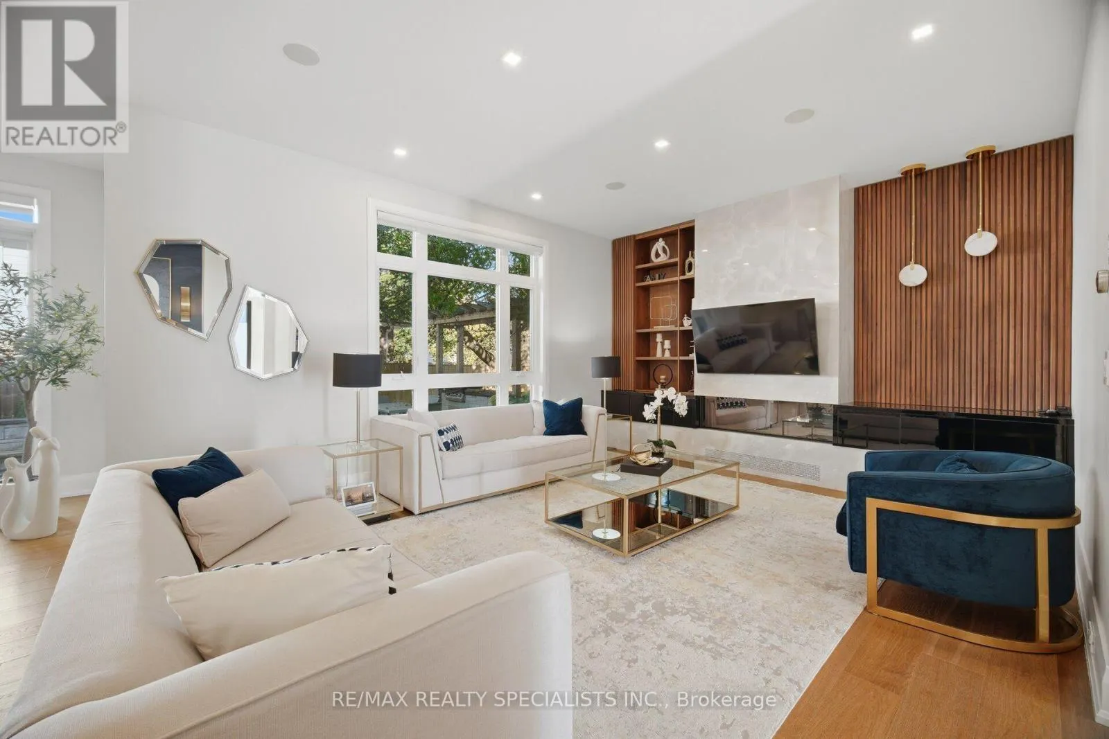 2107 LAKESHORE ROAD W