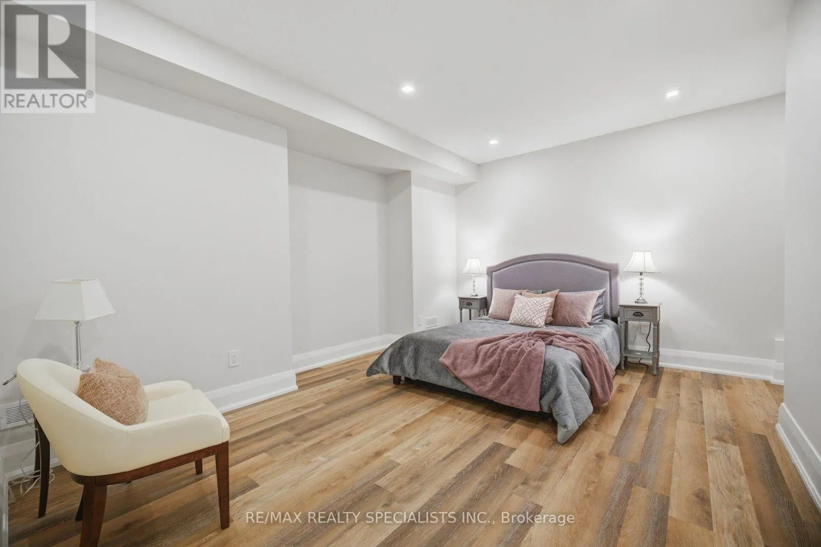 2107 LAKESHORE ROAD W