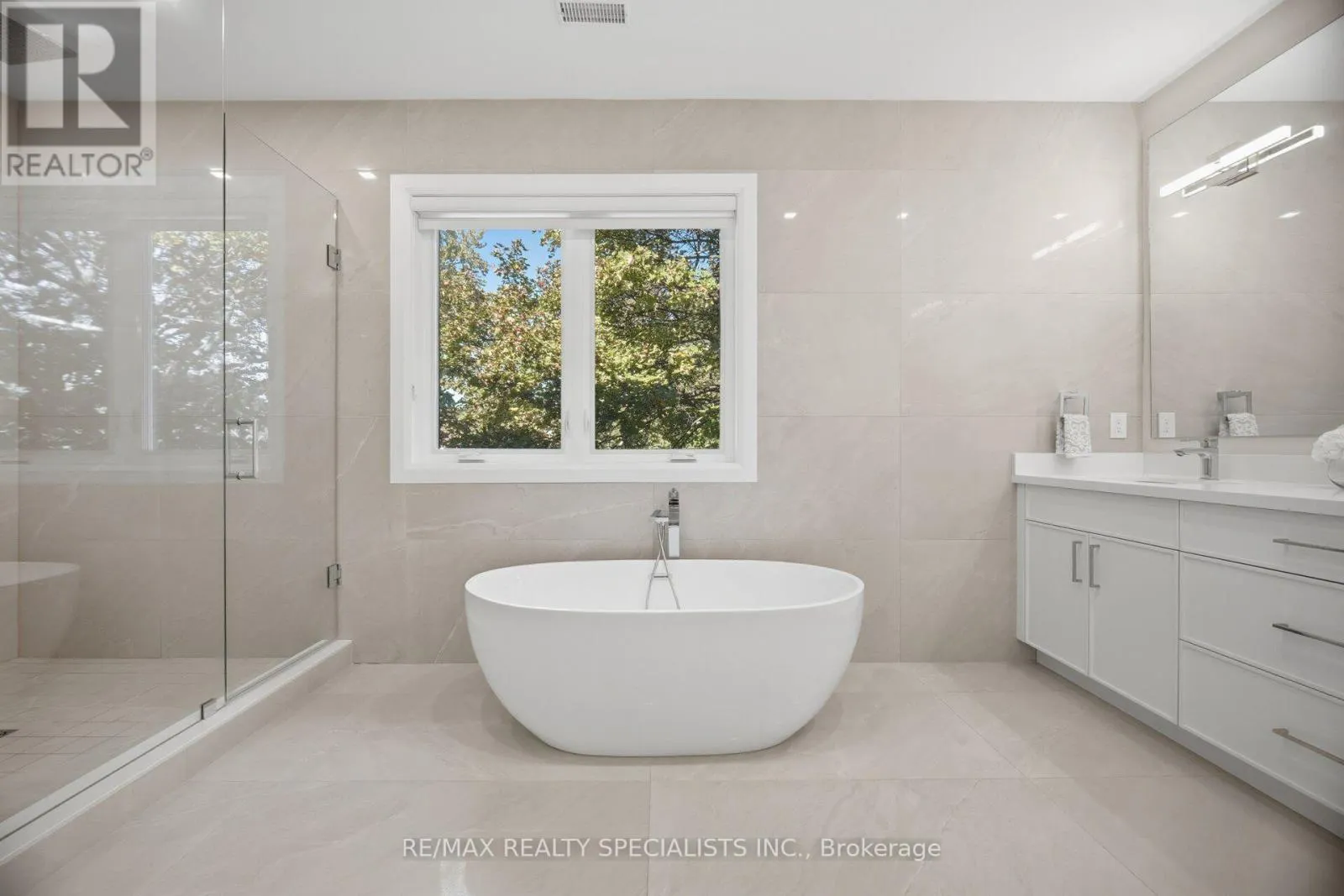 2107 LAKESHORE ROAD W
