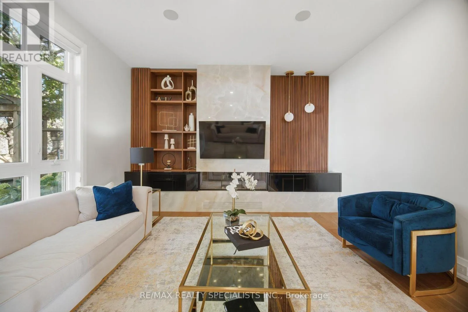 2107 LAKESHORE ROAD W