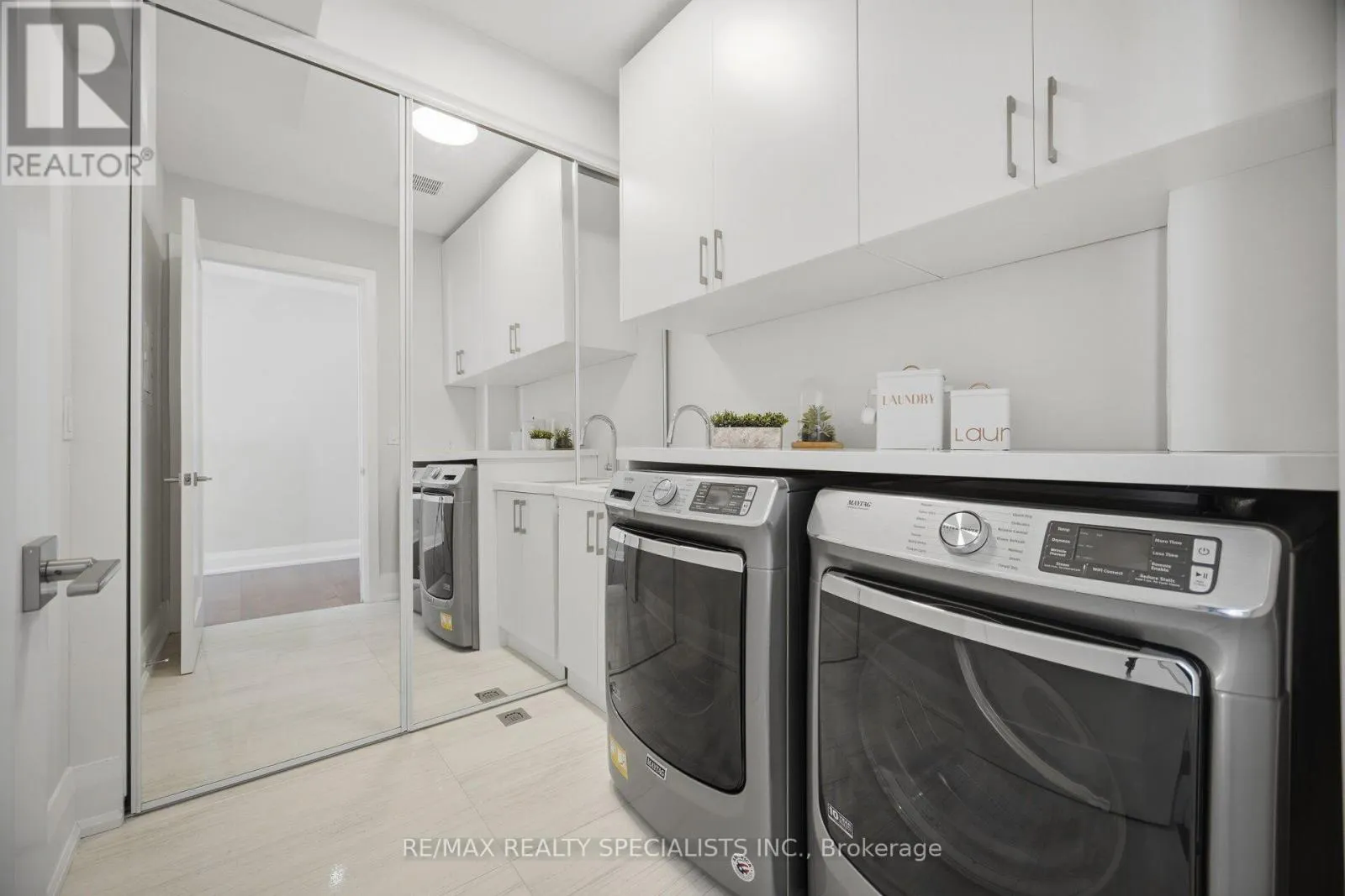 2107 LAKESHORE ROAD W