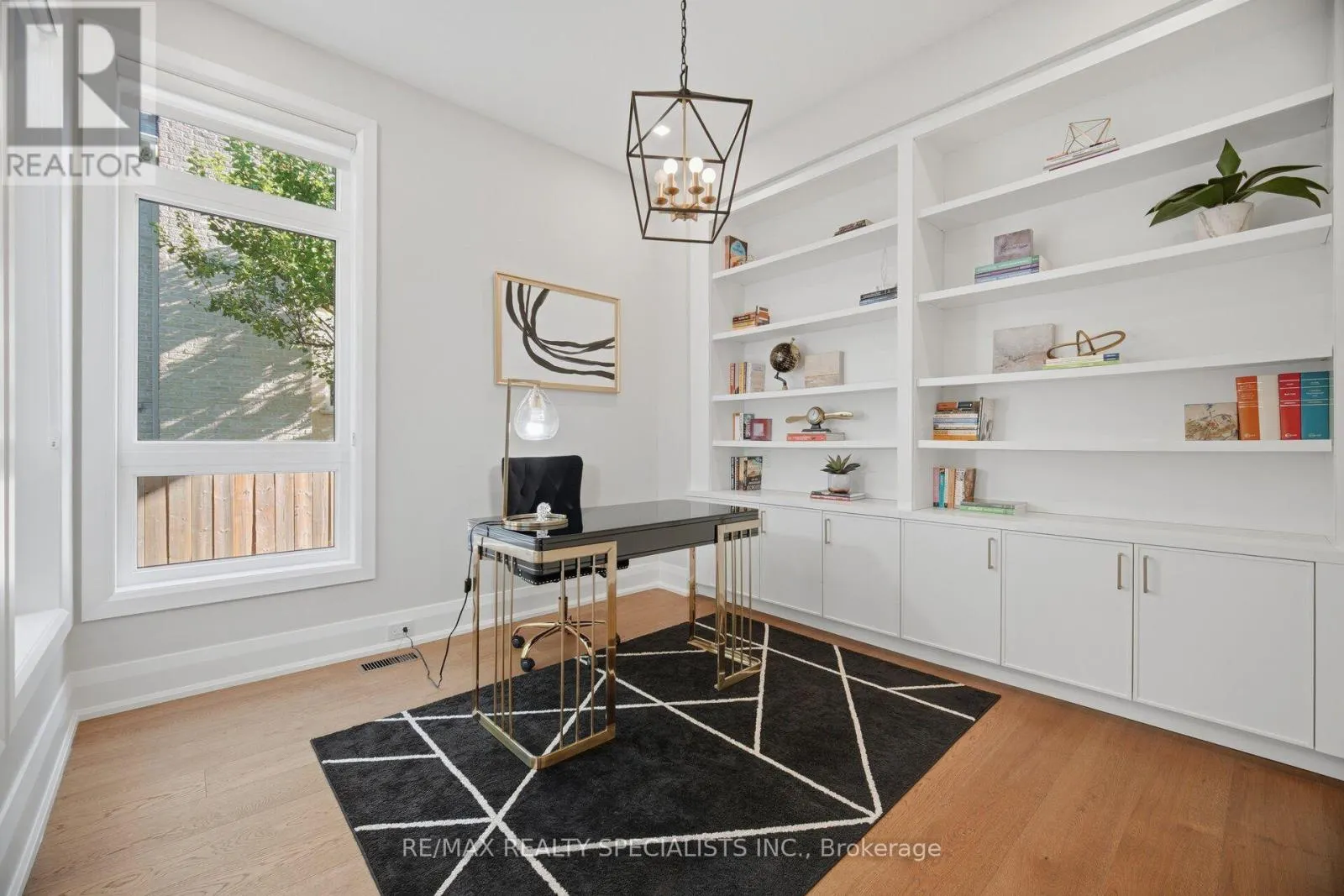 2107 LAKESHORE ROAD W