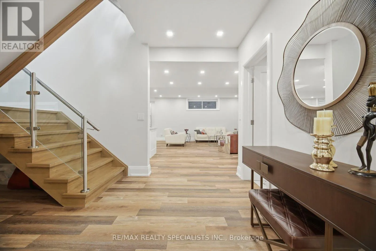 2107 LAKESHORE ROAD W